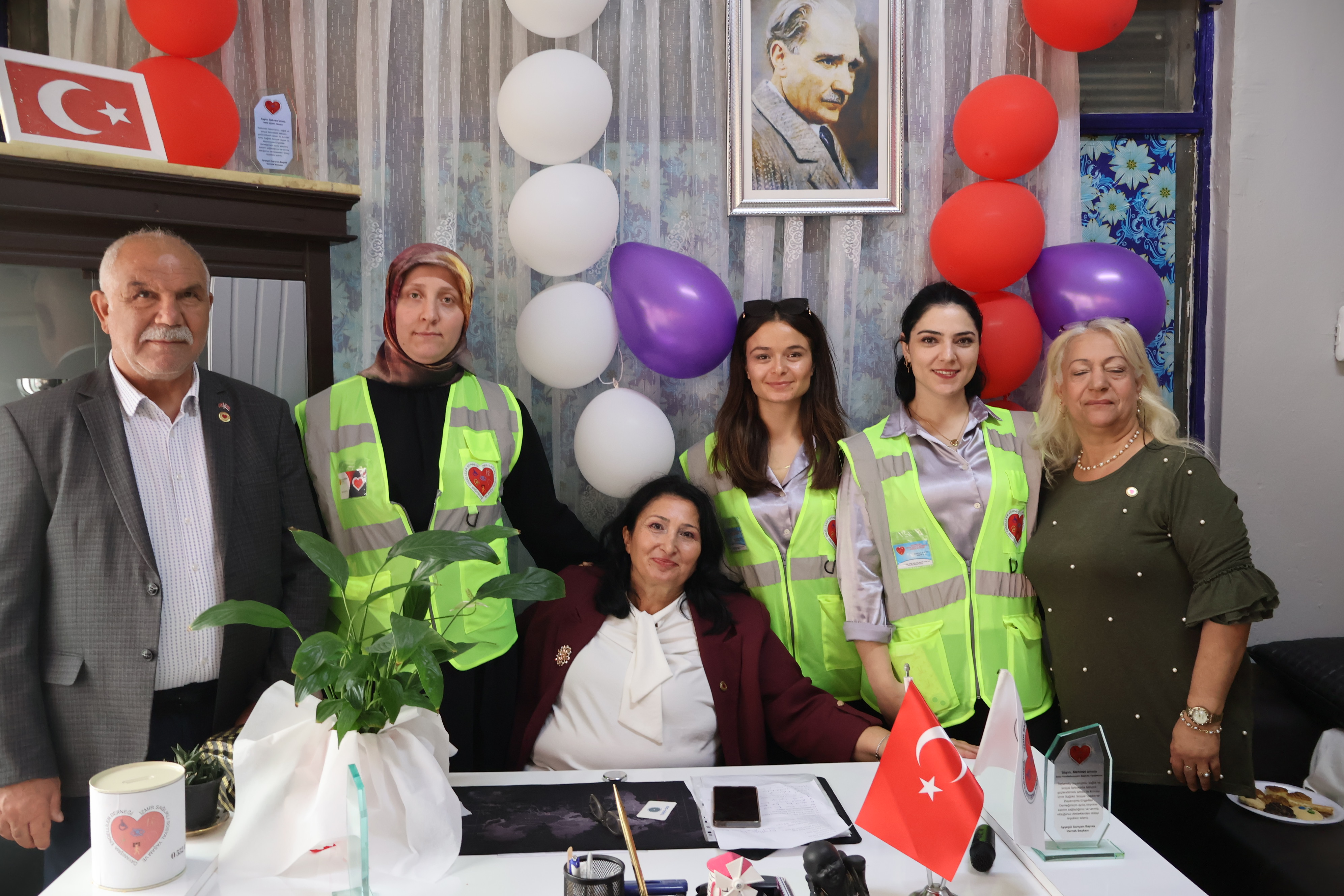 İZMİR'DE ENGELLİLER İÇİN UMUT KAPISI AÇILDI: "GERÇEK ENGEL, ZİHİNLERDEKİ AYRIMCILIKTIR"