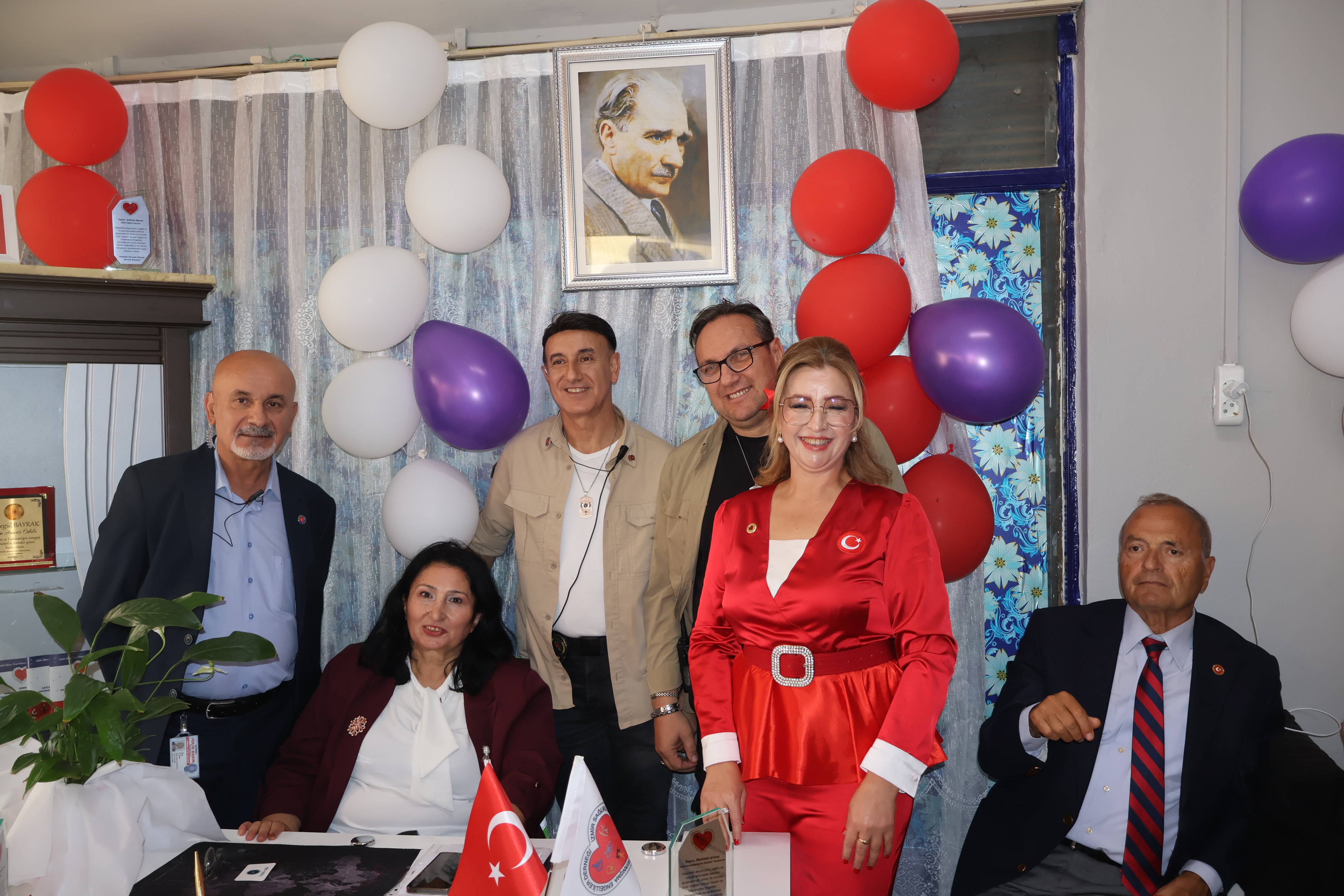 İZMİR'DE ENGELLİLER İÇİN UMUT KAPISI AÇILDI: "GERÇEK ENGEL, ZİHİNLERDEKİ AYRIMCILIKTIR"