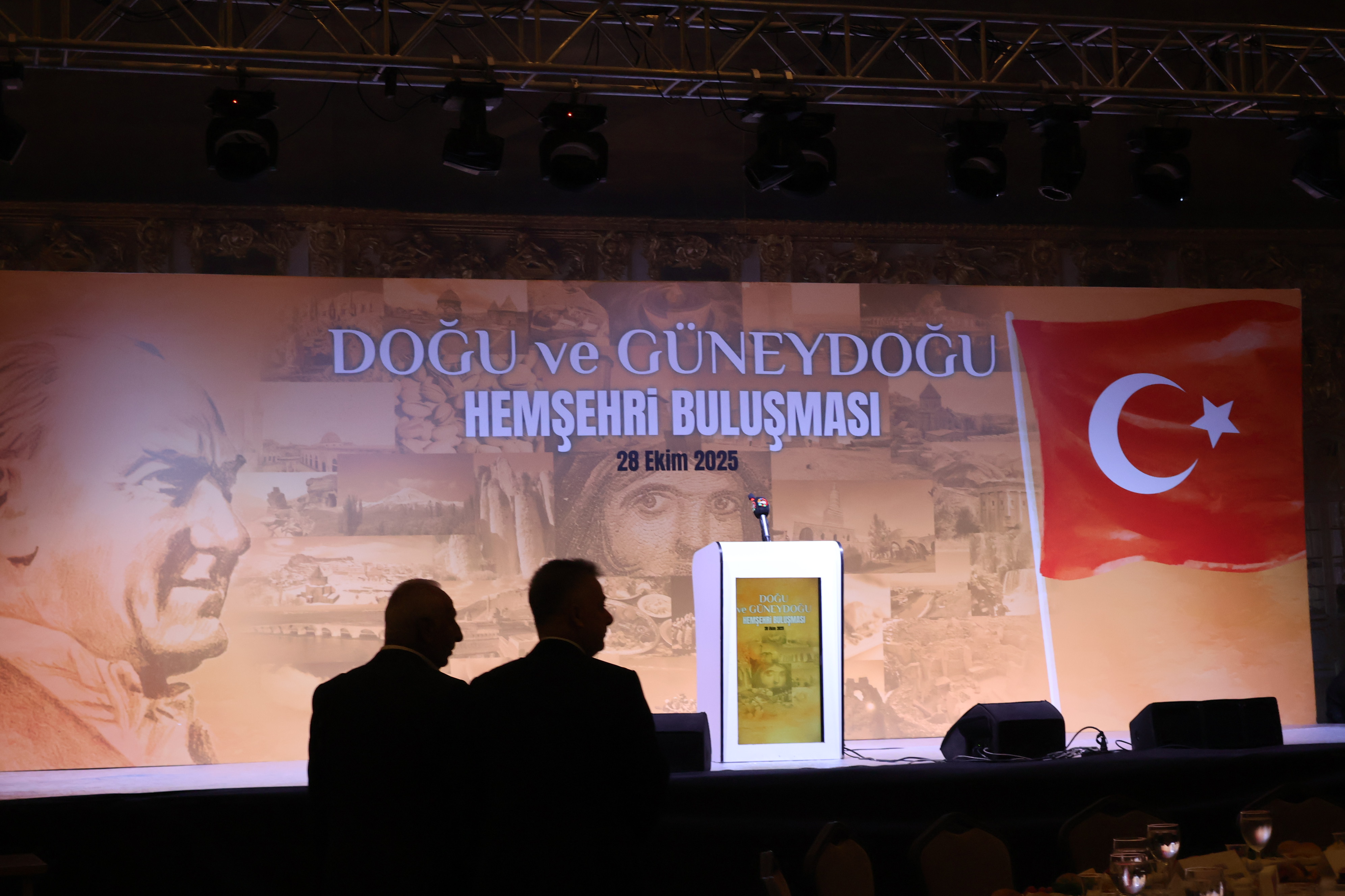 İzmir'de "Büyük Kardeşlik" Buluşması: Birlik, Dayanışma ve Umut Mesajı