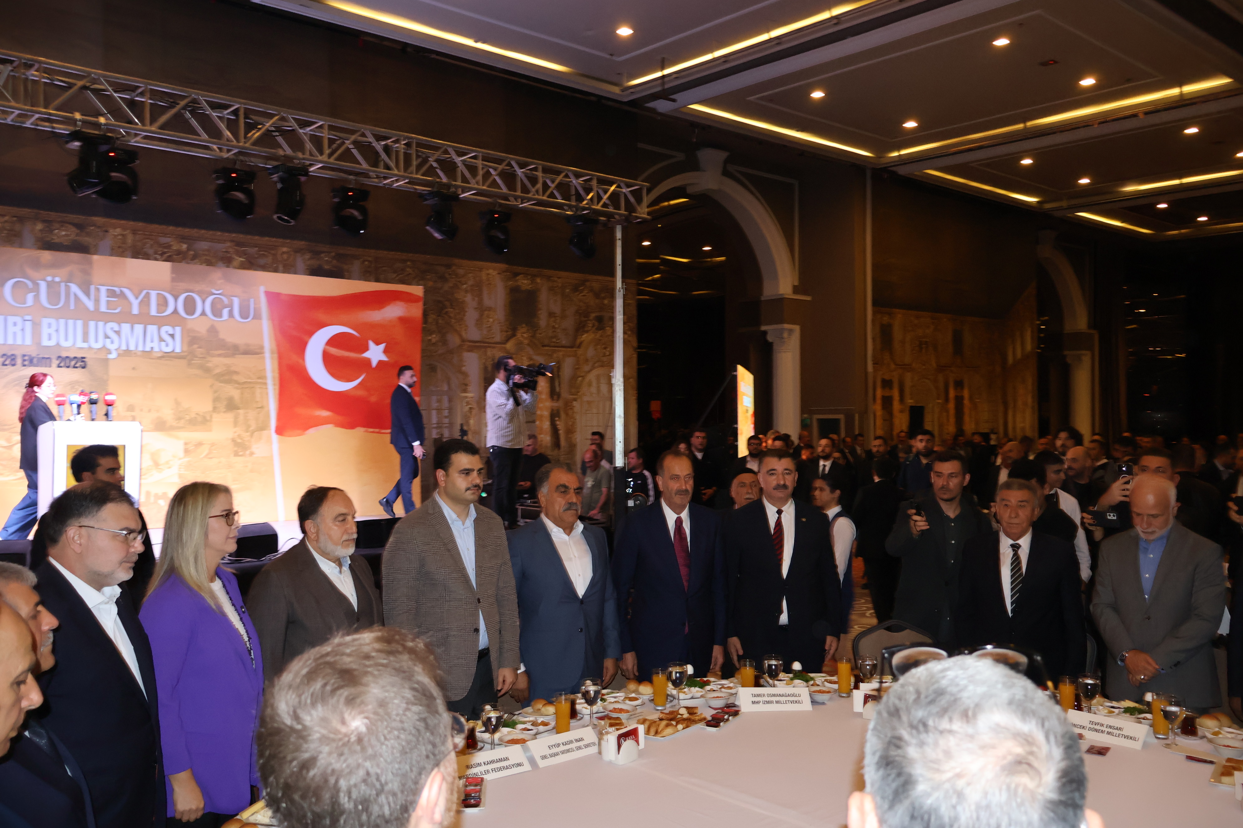 İzmir'de "Büyük Kardeşlik" Buluşması: Birlik, Dayanışma ve Umut Mesajı