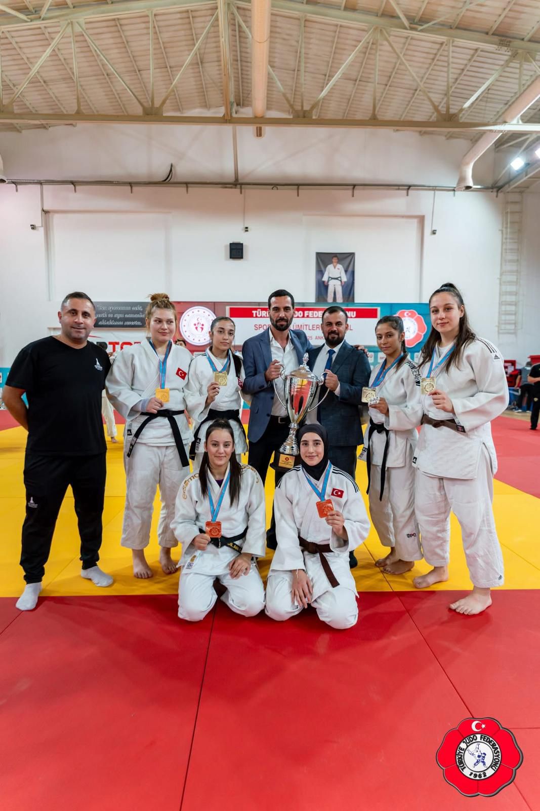 İzmir’in judocuları yenilgisiz şampiyon