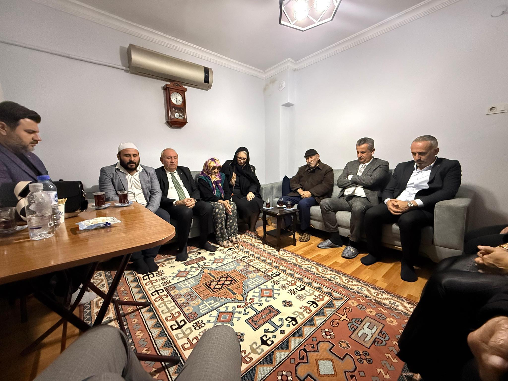 AK Parti Karabağlar İl Başkanı Uzun ve Milletvekili Ceyda Bölünmez Çankırı'dan Şehit Ümit İnce'nin Ailesine Ziyaret