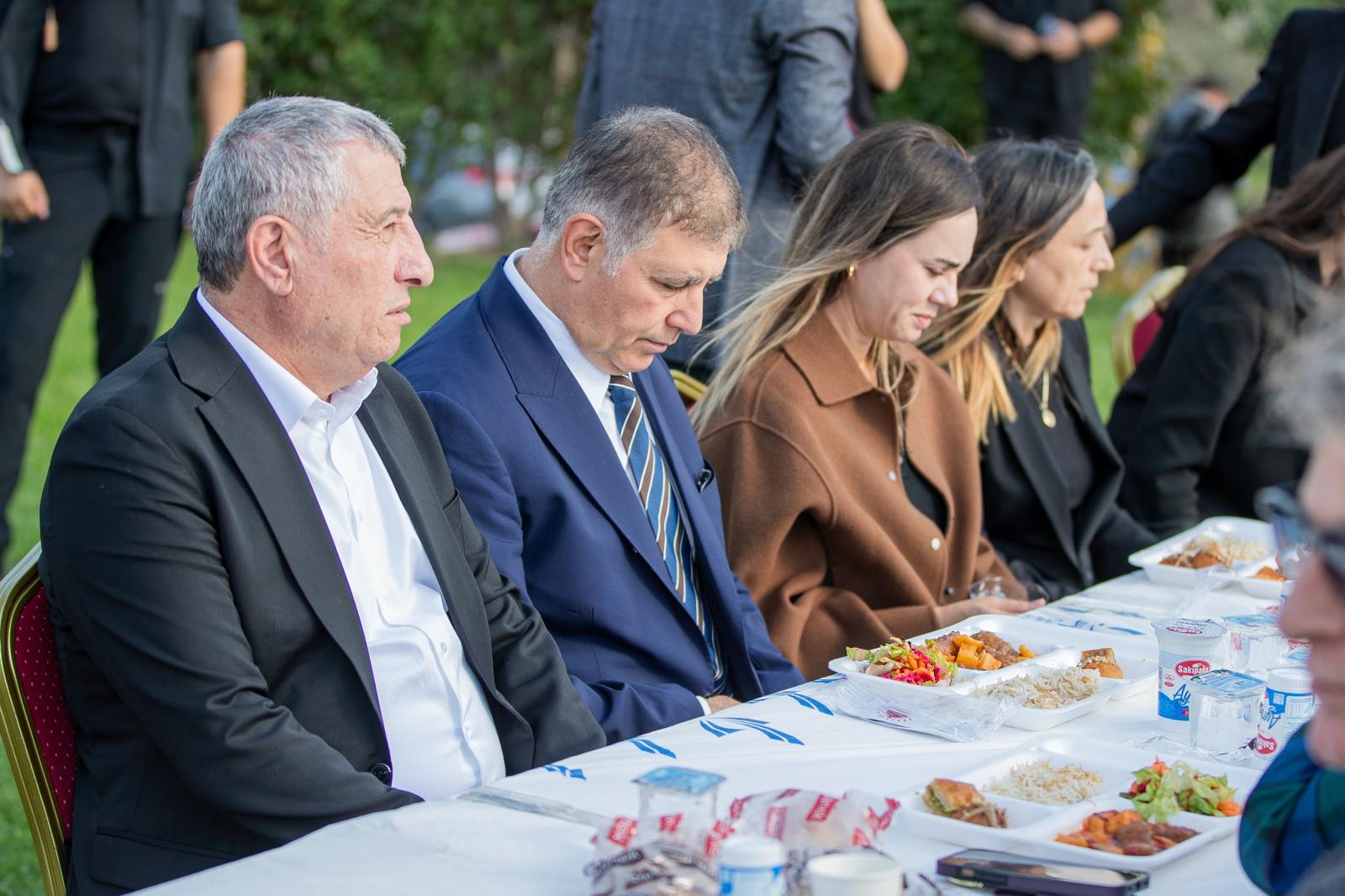 Başkan Tugay, Onur Günay'ın hayır yemeğine katıldı