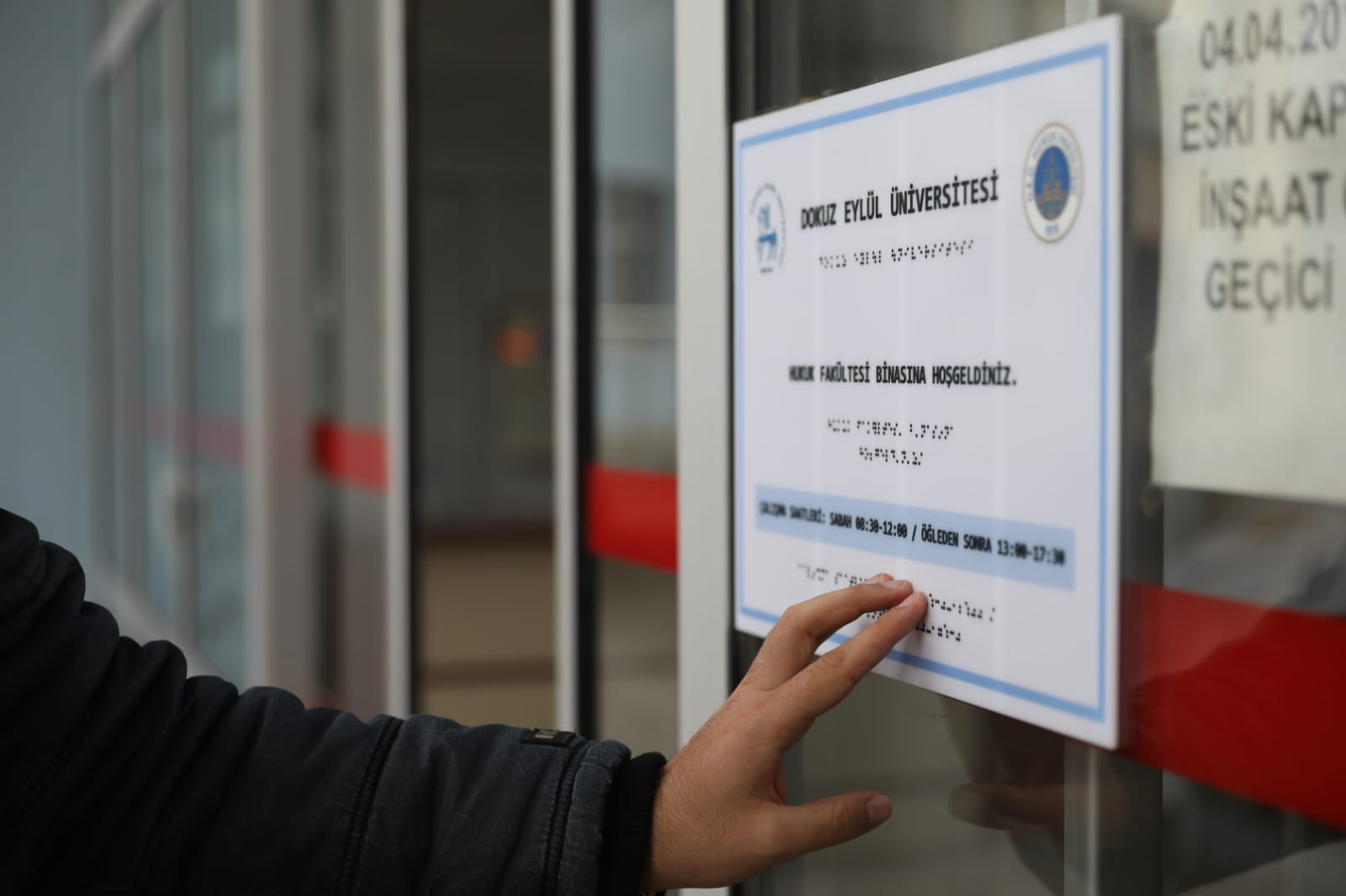 Engelleri aşan üniversite;Deü