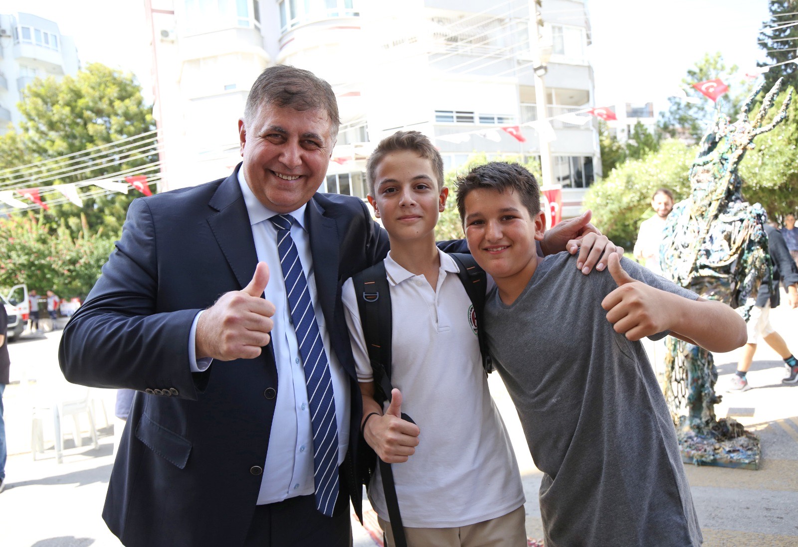 Başkan Tugay: “Sürdürülebilir bir dünya için enerjimizi koruyoruz