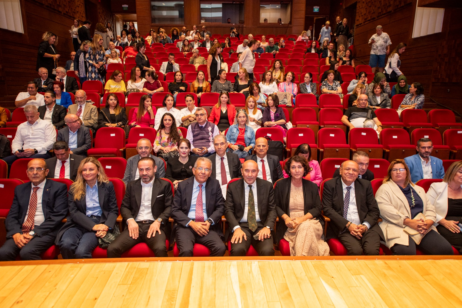 100. Yaşında İzmir Kadınlar Kongresi kitabı yayımlandı