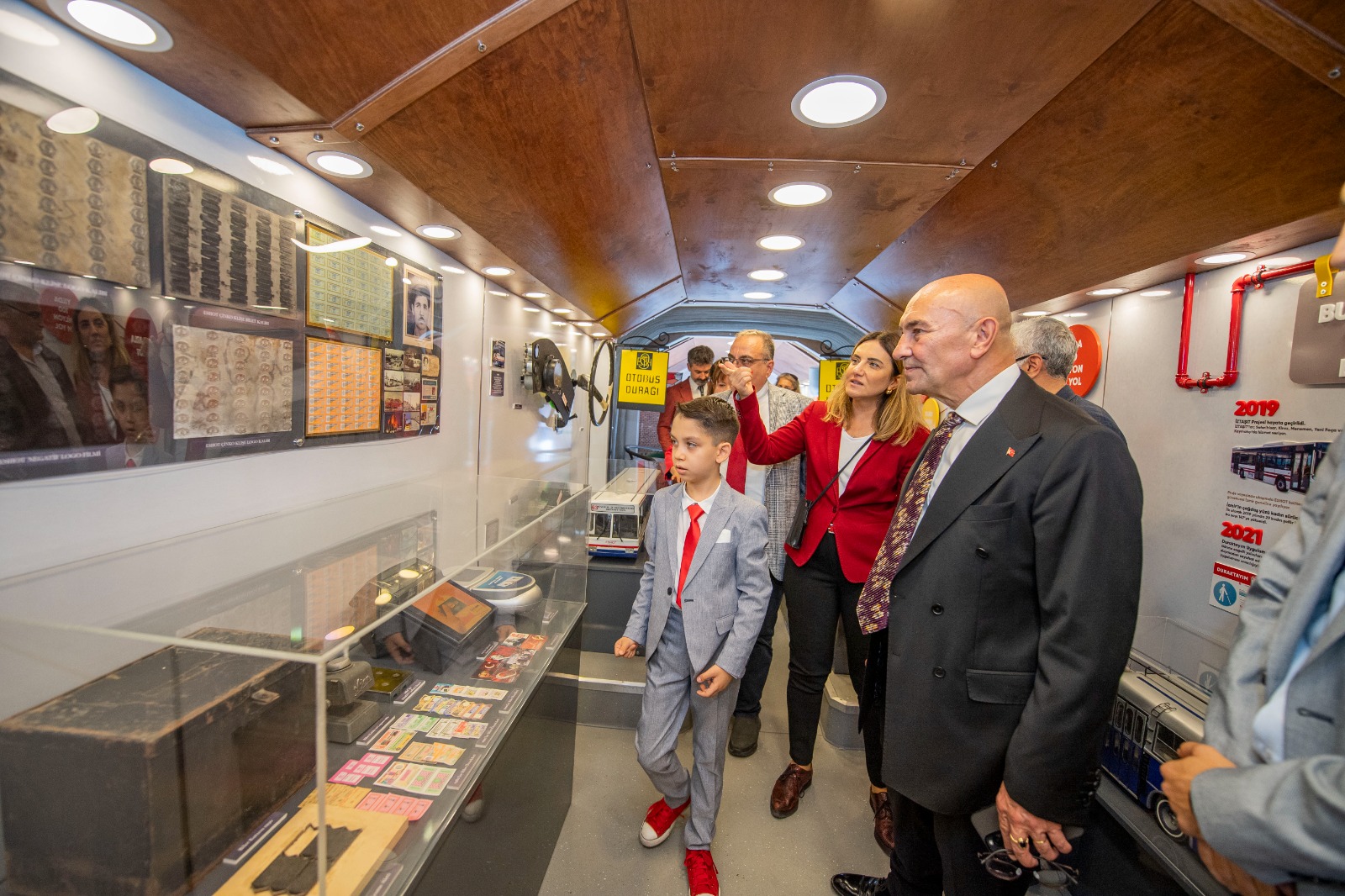 ESHOT’tan Cumhuriyet’in 100. yılına özel gezici sergi