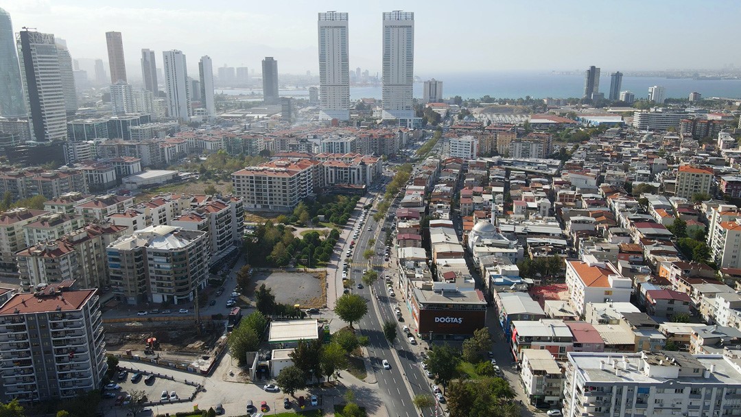 Bayraklı dev bir şantiyeye dönüştü