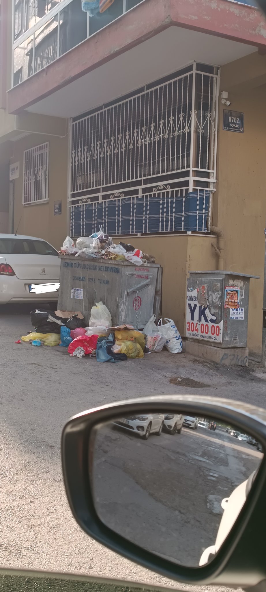 İşçiler maaşını alamadı, Çiğli çöp yuvasına döndü