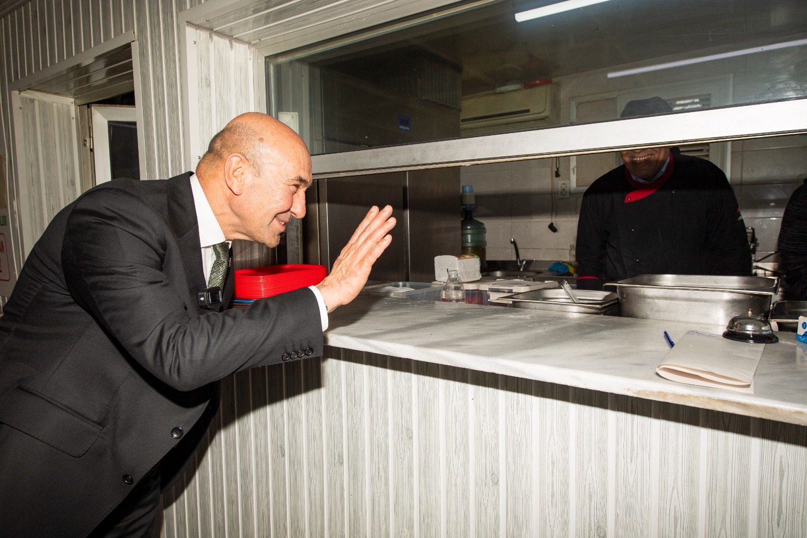 Balıkçılardan Başkan Soyer'e Körfez temizliği teşekkürü