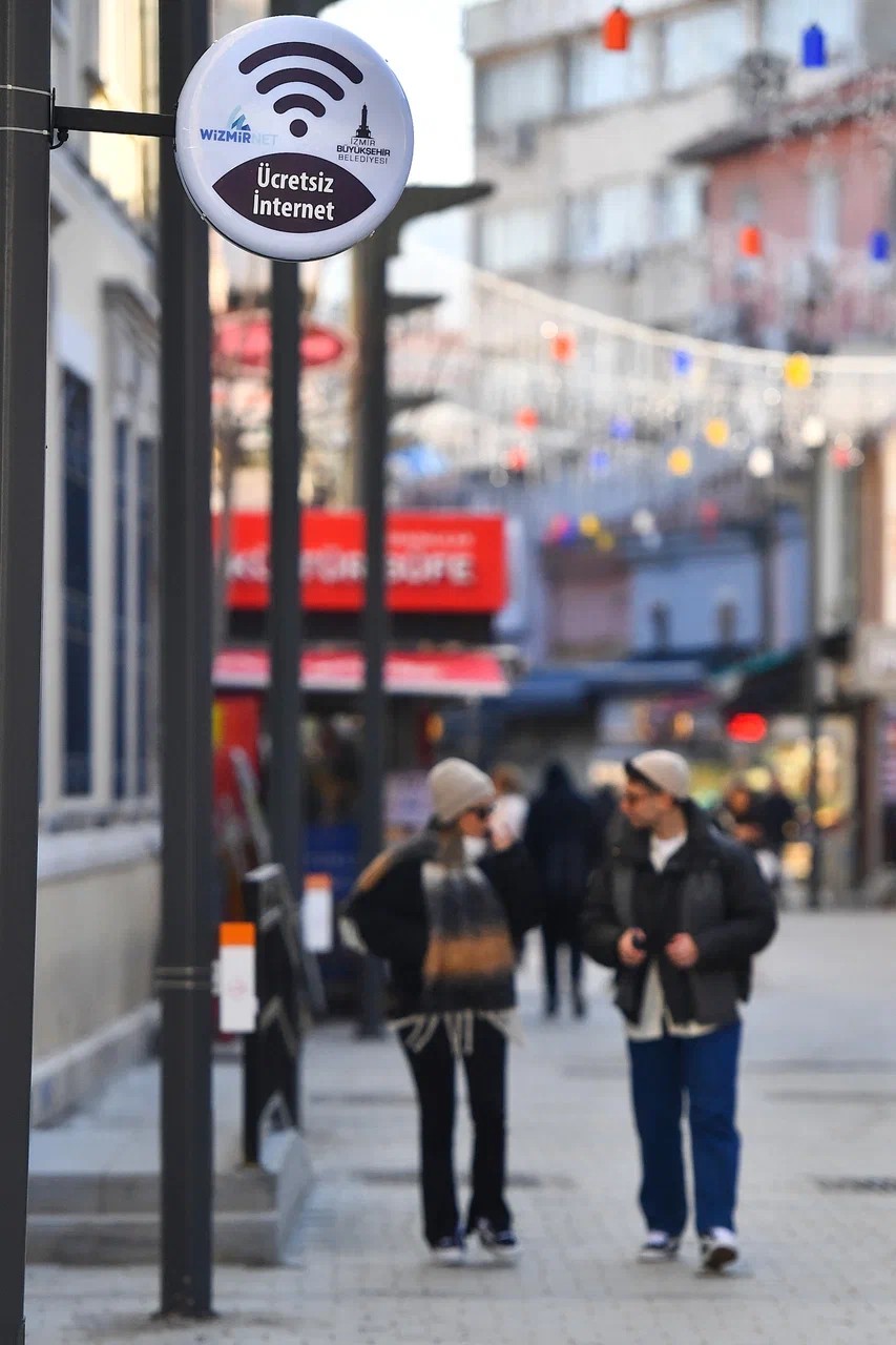 Kemeraltı dünyaya “ücretsiz internet” ile bağlanıyor