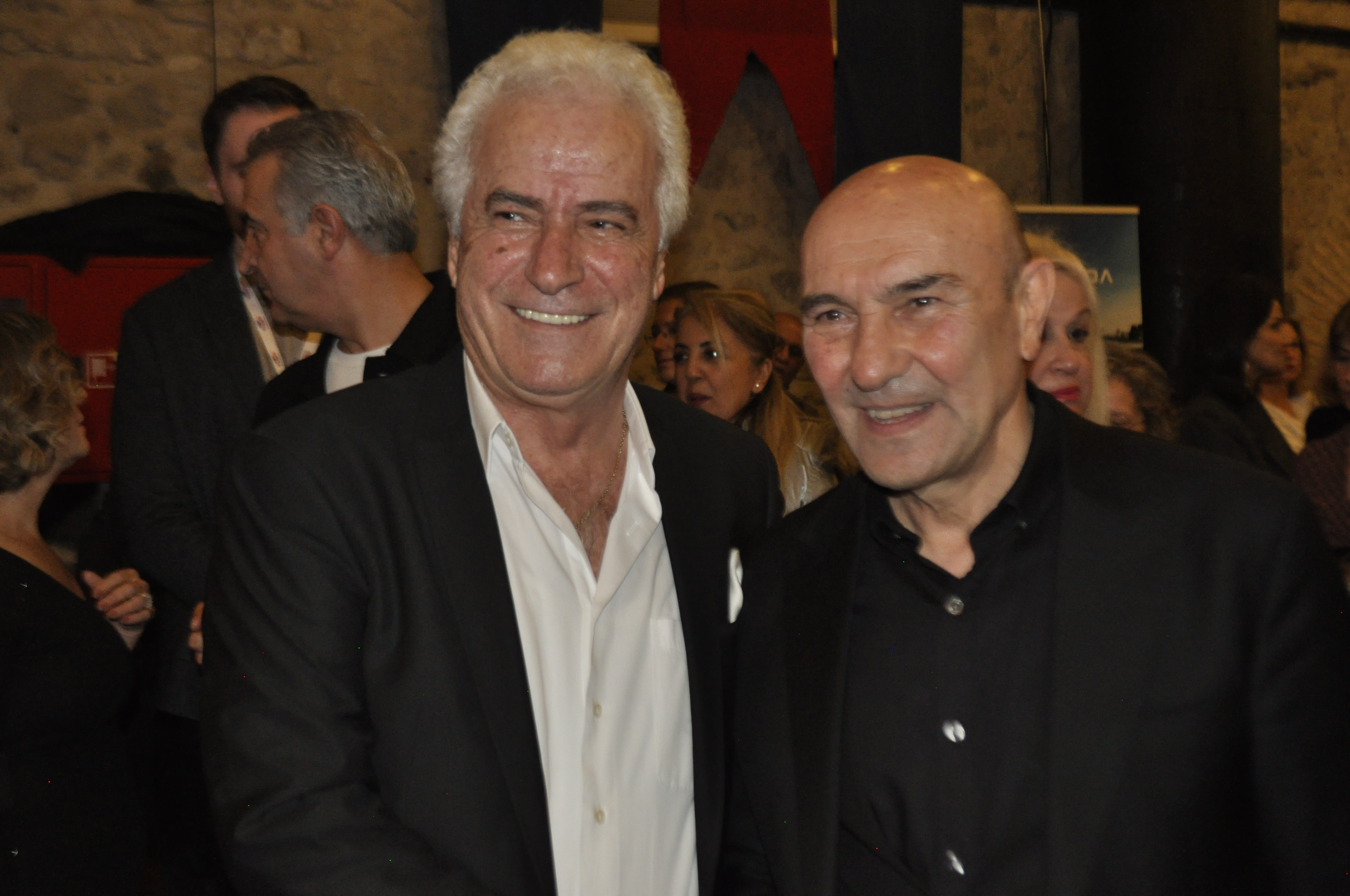 "İz Bırakanlar" ödüllerini aldı