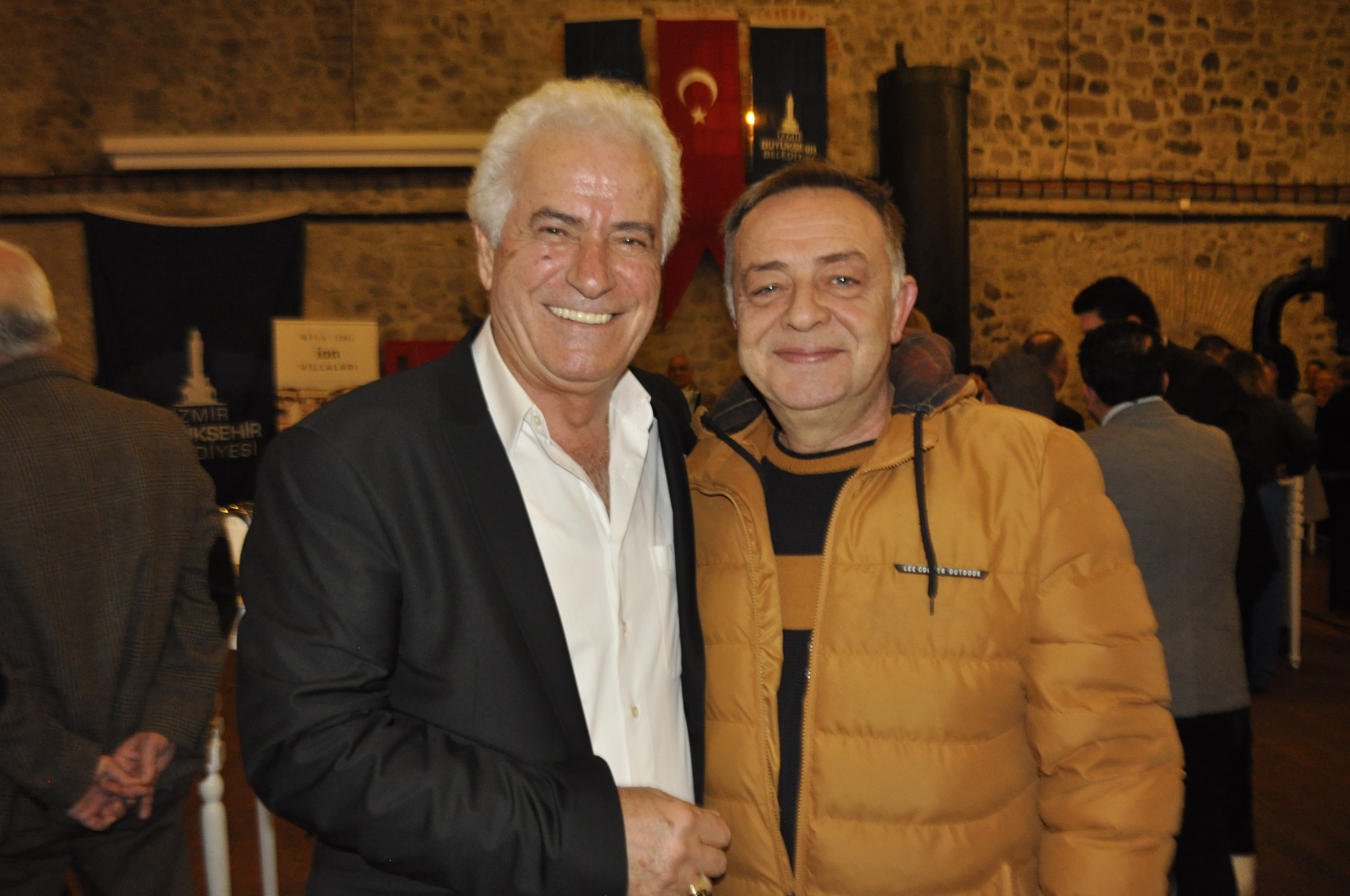 "İz Bırakanlar" ödüllerini aldı