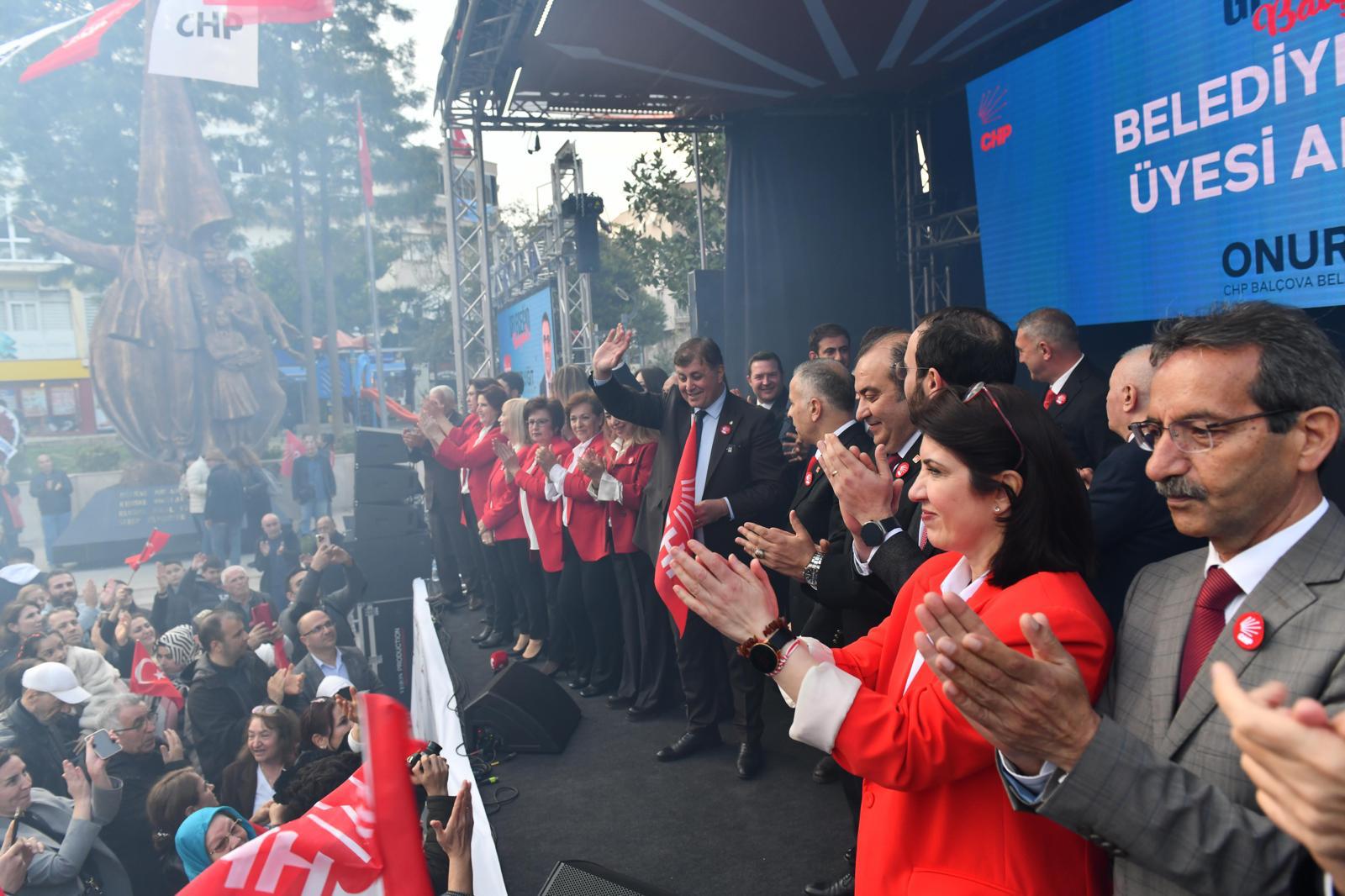 Başkan Tugay'a sahada büyük destek