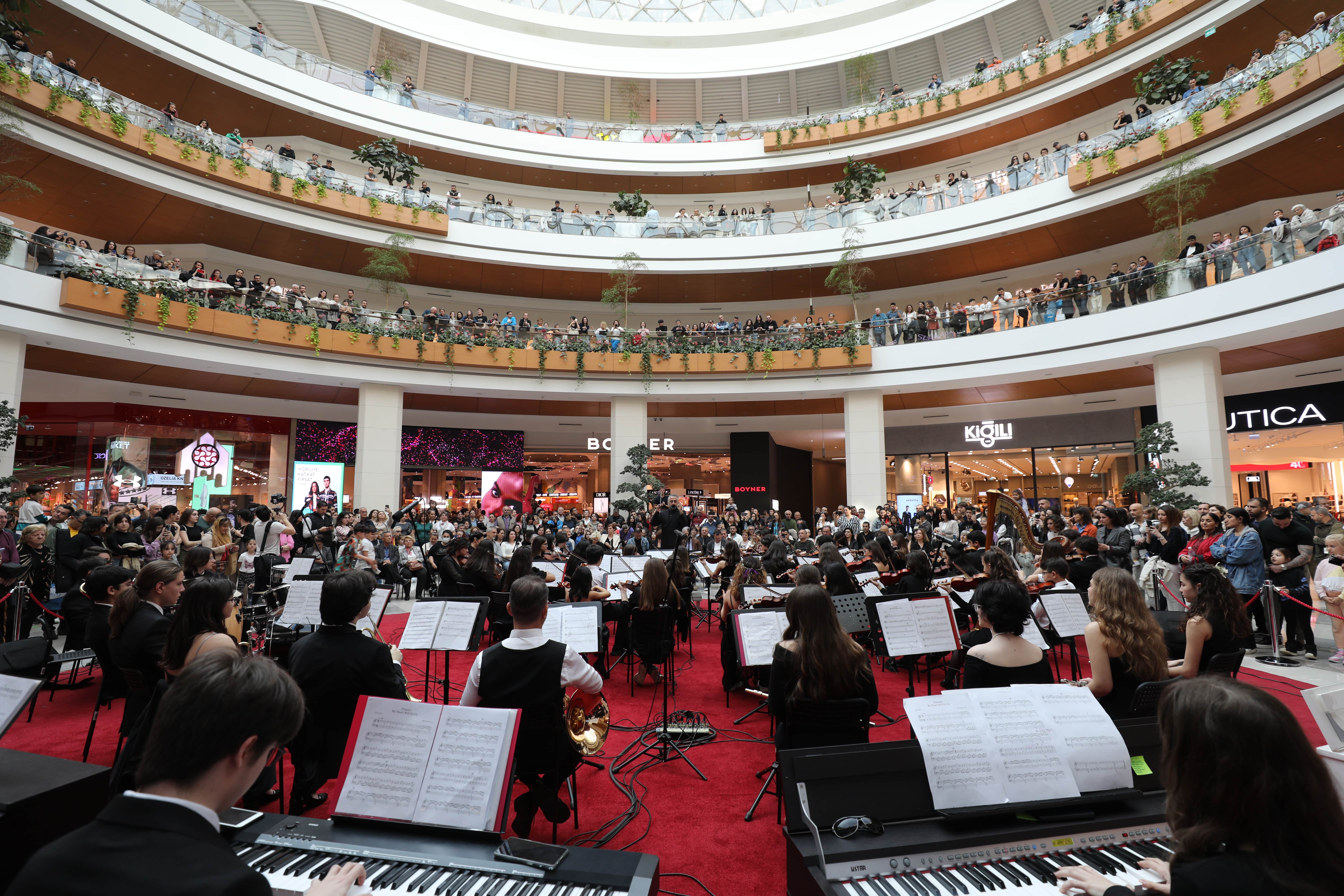 ÇOCUK SENFONİ ORKESTRASI ‘BAHARA MERHABA’ DEDİ