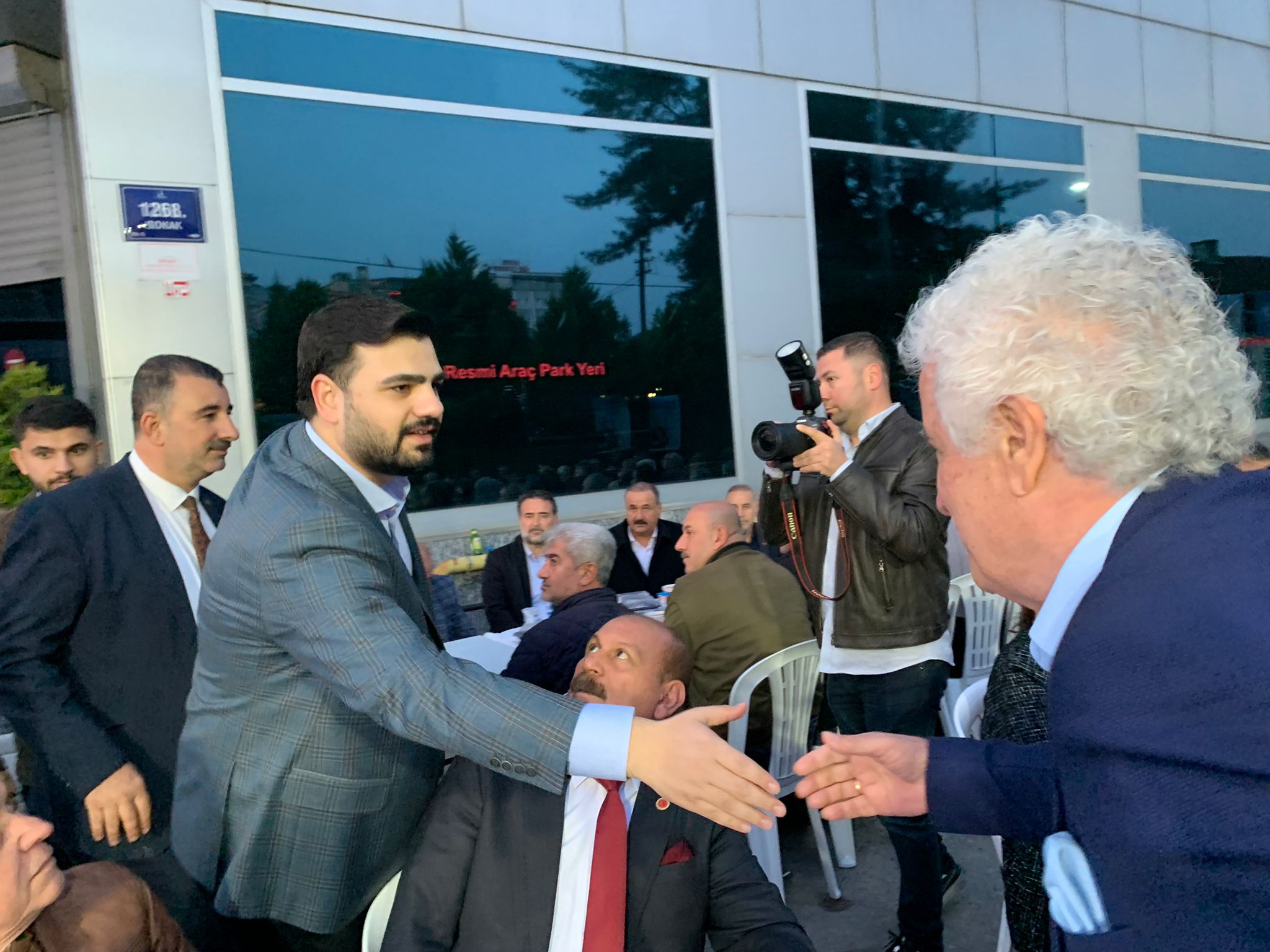 AK Parti Konak adayı Çankırı, Basmane iftar programında vatandaşlarla bir araya geldi