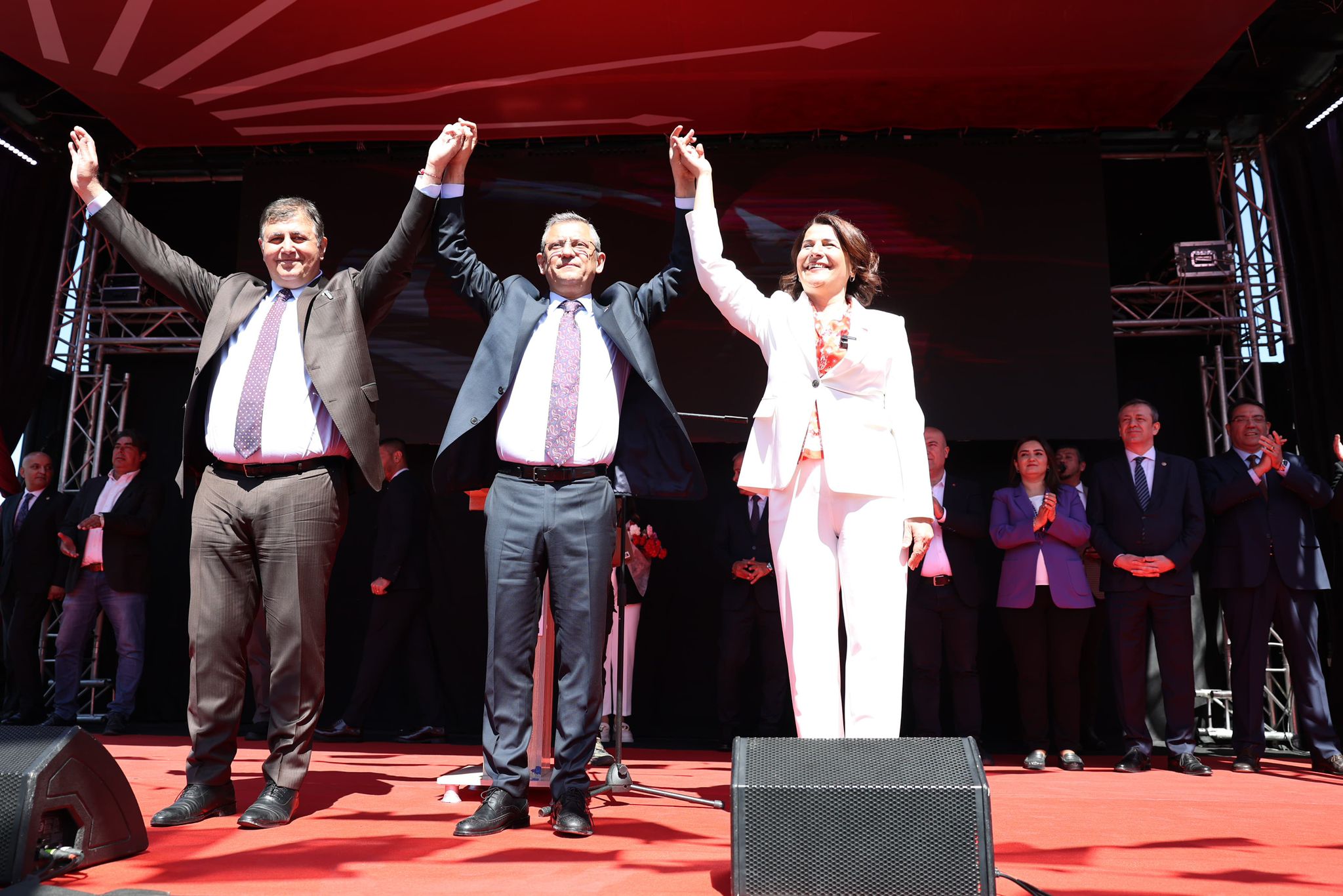 CHP Genel Başkanı Özel: İzmir'e kayyum atamaya çalışıyor