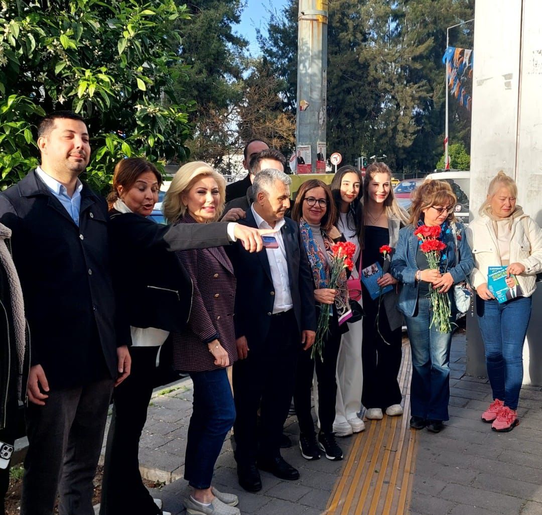 AK Parti Karabağlar Başkan Adayı Mehmet Sadık Tunç ve Milletvekili Şebnem Bursalı, Halkla Buluştu