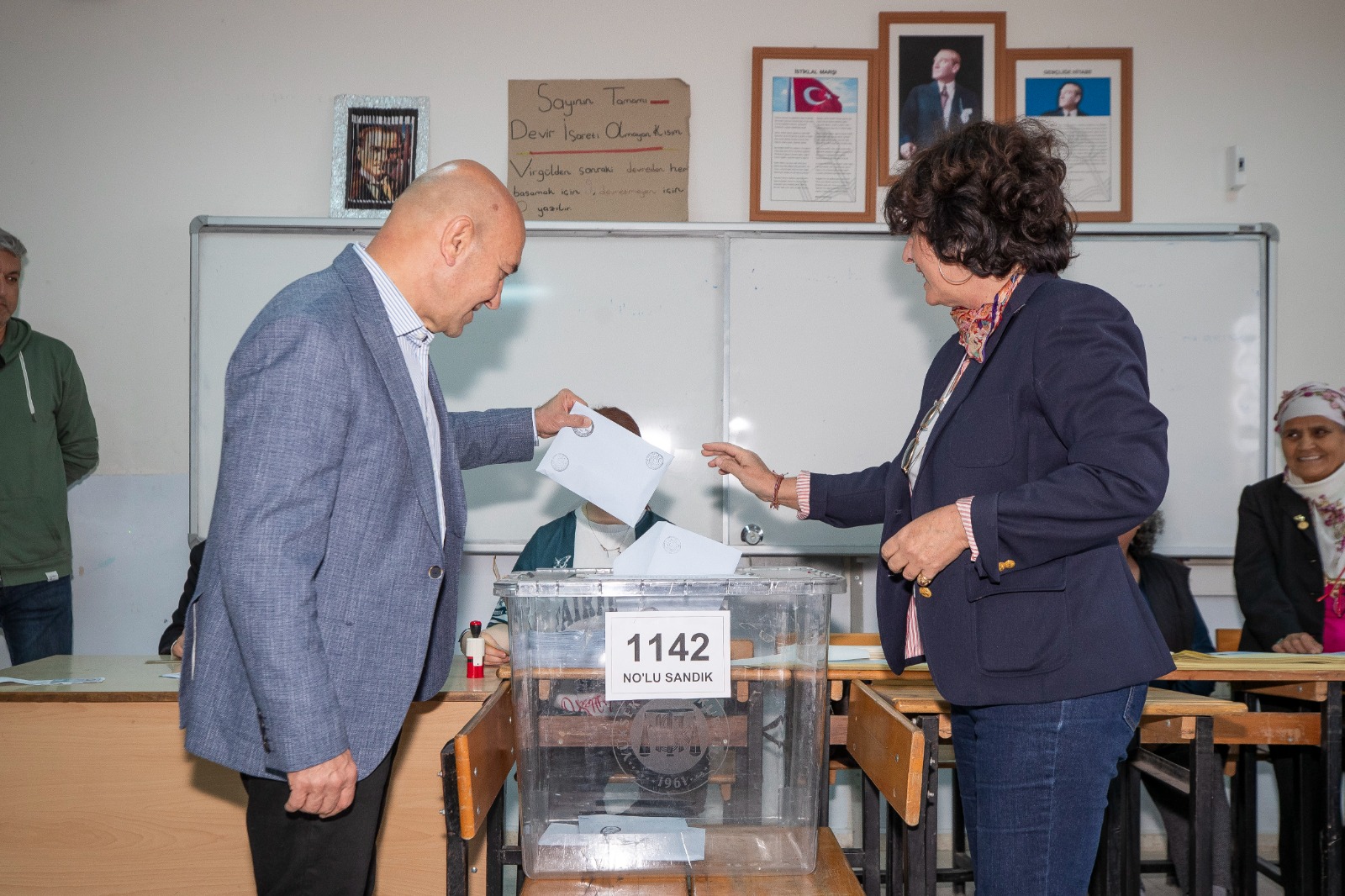 Tunç Soyer oyunu kullandı; Demokrasi mesajı verdi