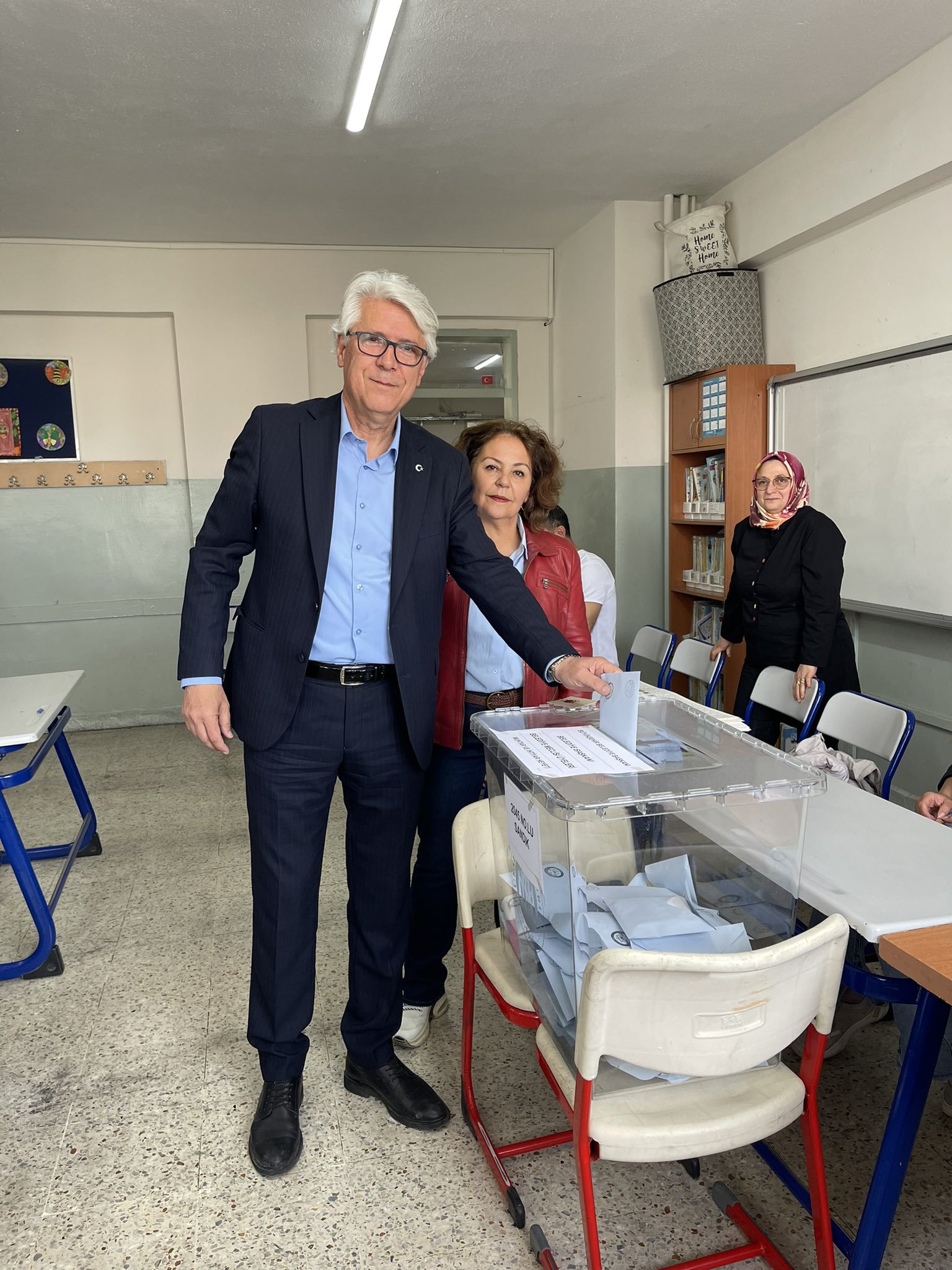 AK Parti İzmirli siyasiler sandık başında