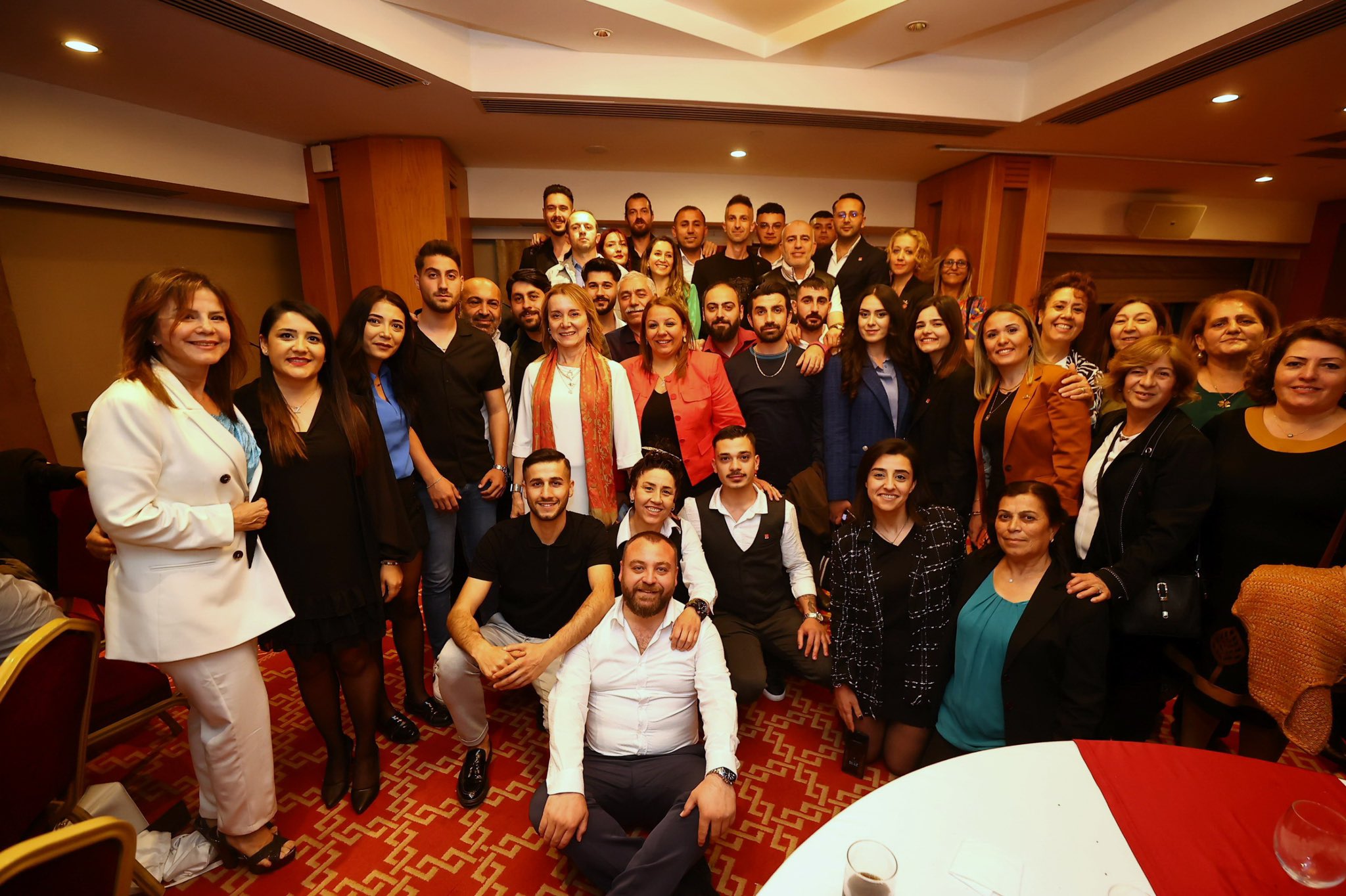 Başkan Mutlu iftarda örgütle, sahurda Romanlarla buluştu