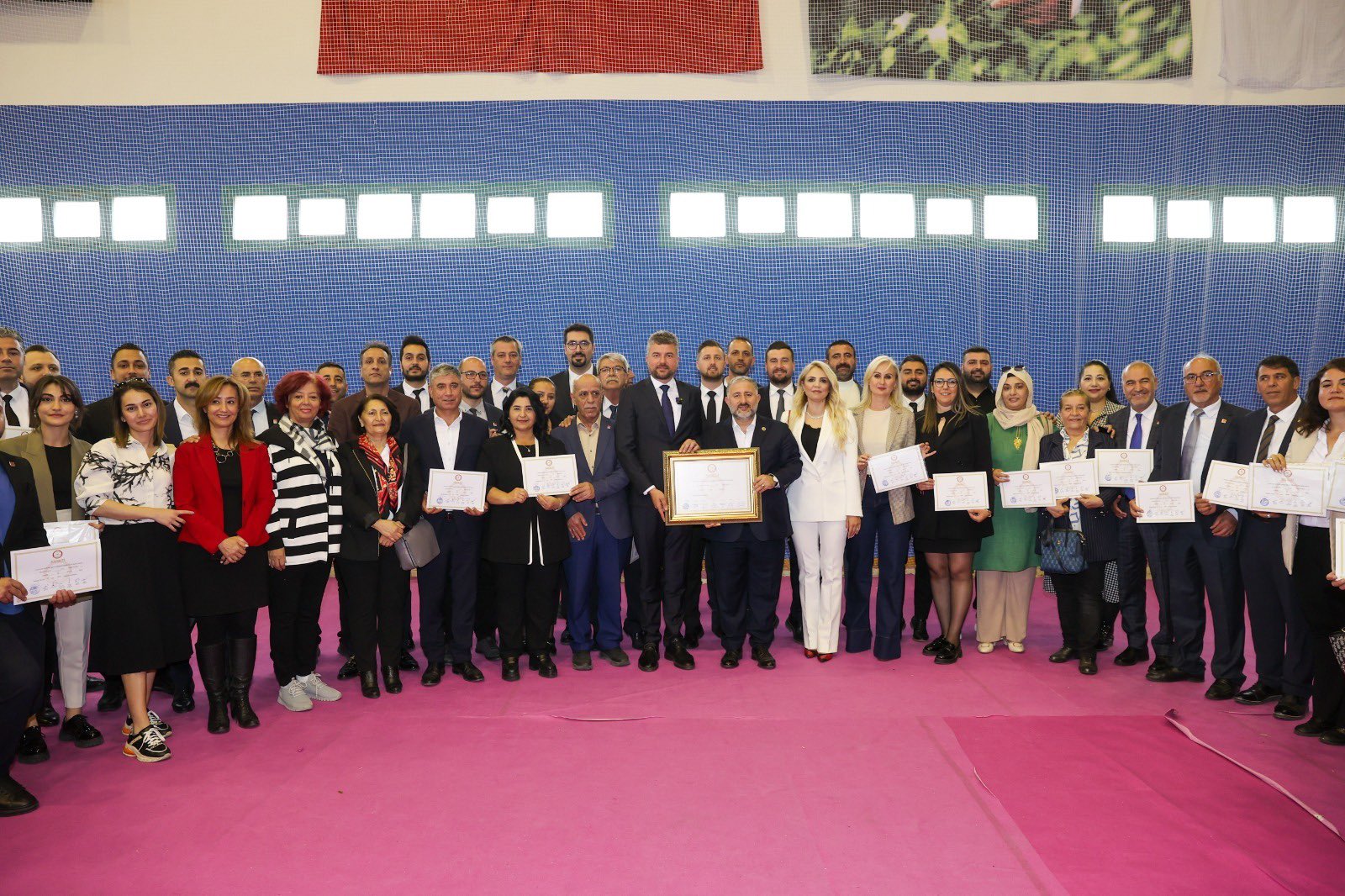 Başkan Duman mazbatasını aldı:  “Ne de olsa kışın sonu bahardır!”