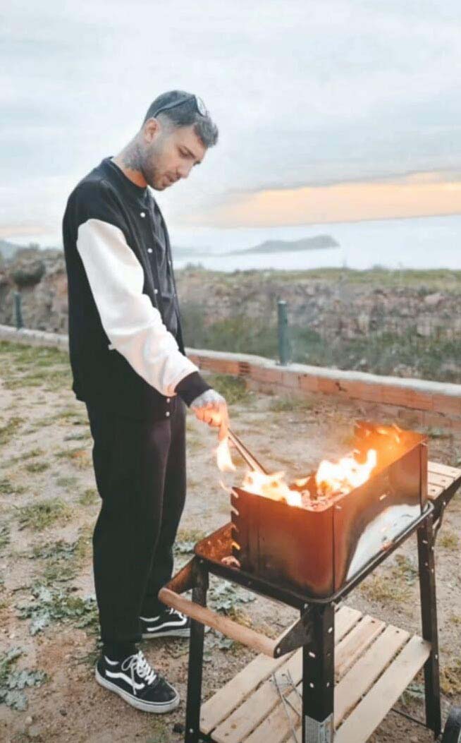 İzmir'de tartıştığı çocukluk arkadaşını, bıçaklayarak öldürdü