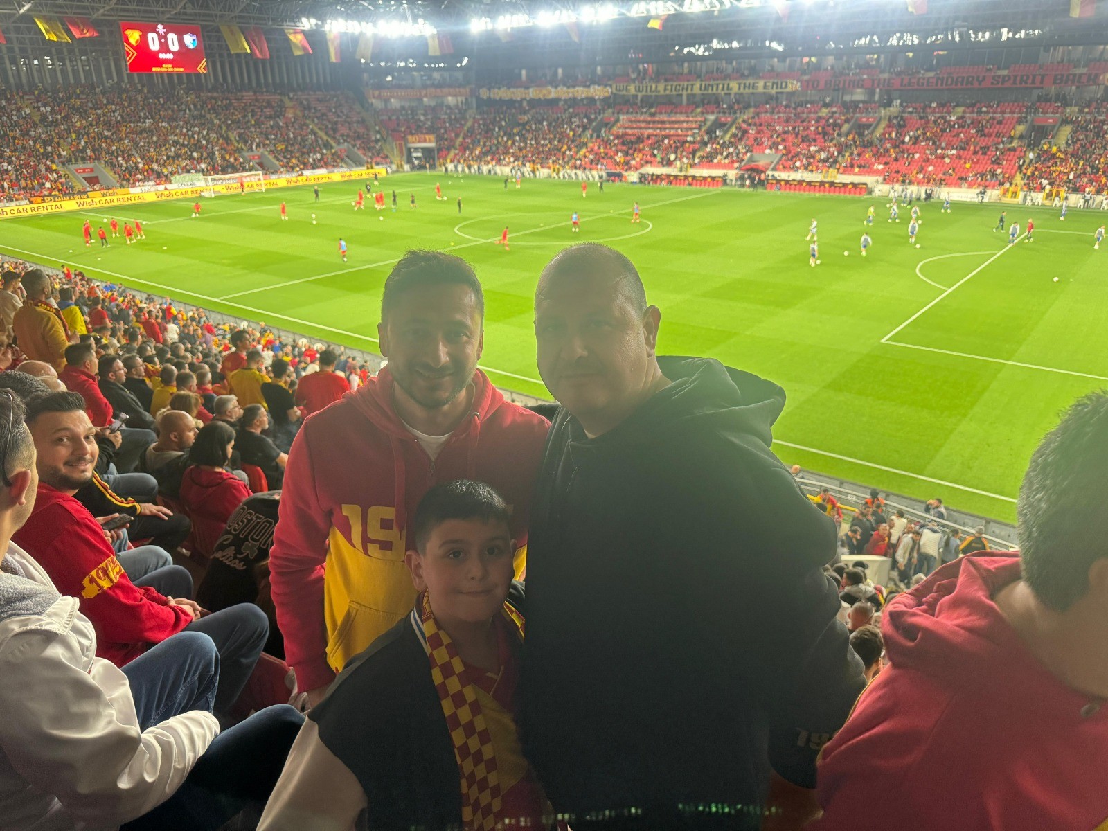 Başkan Çiçek, Mazbatayı Aldı Tribüne Koştu