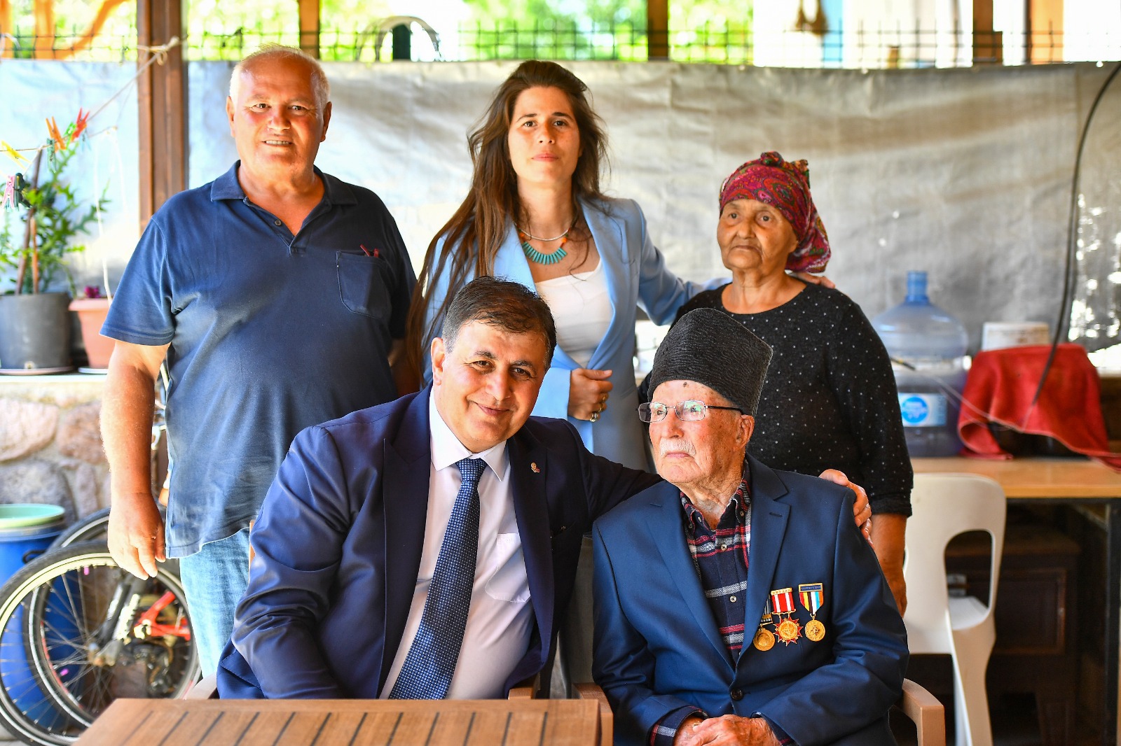 Başkan Tugay bayramın ilk günü Urla ve Çeşme'de yurttaşlarla buluştu