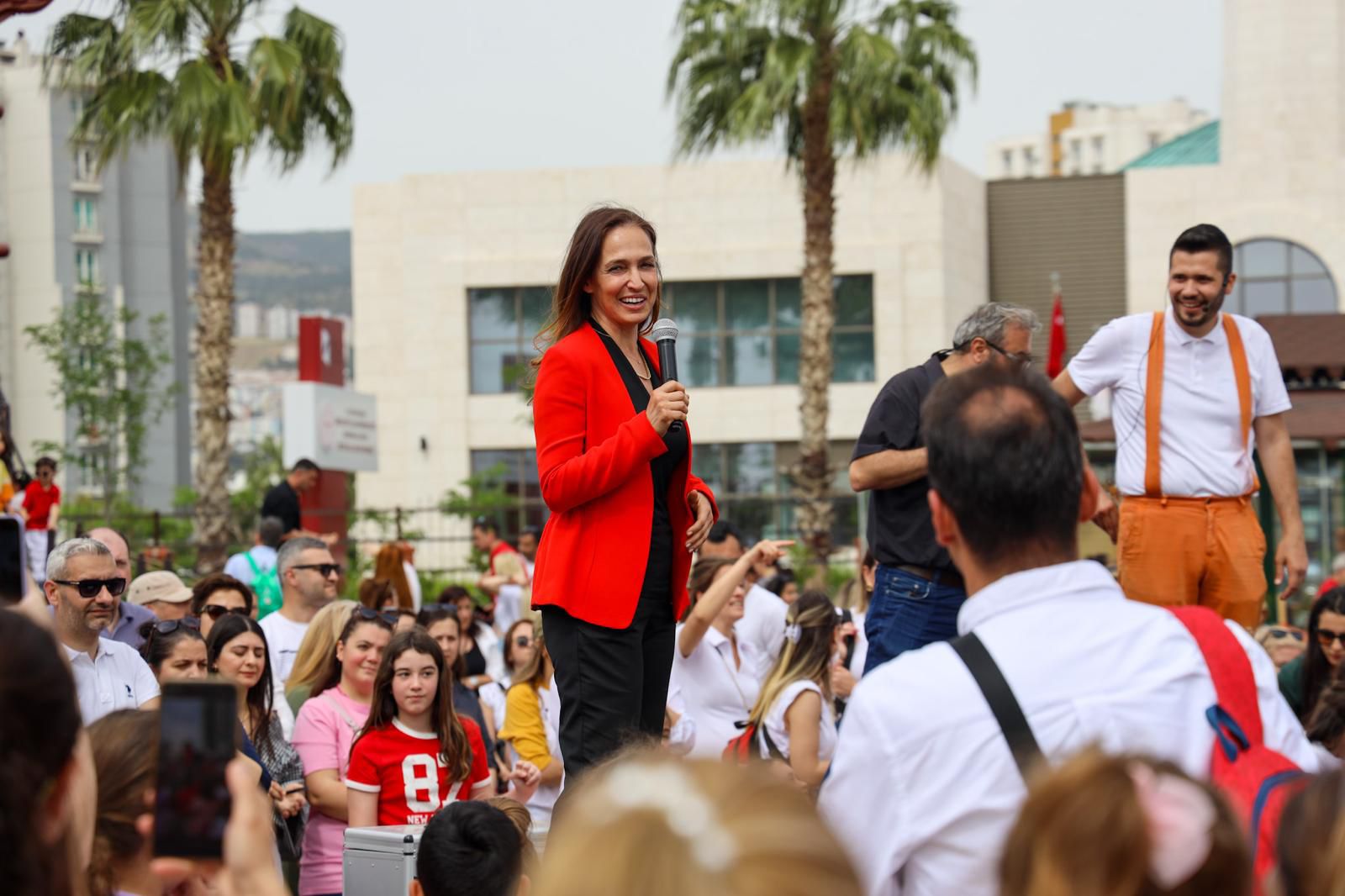 23 Nisan Karşıyaka’nda coşkuyla kutlandı