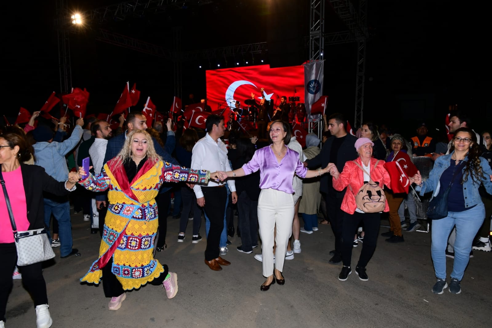 Karabağlar Hıdırellez Şenliği ile coştu