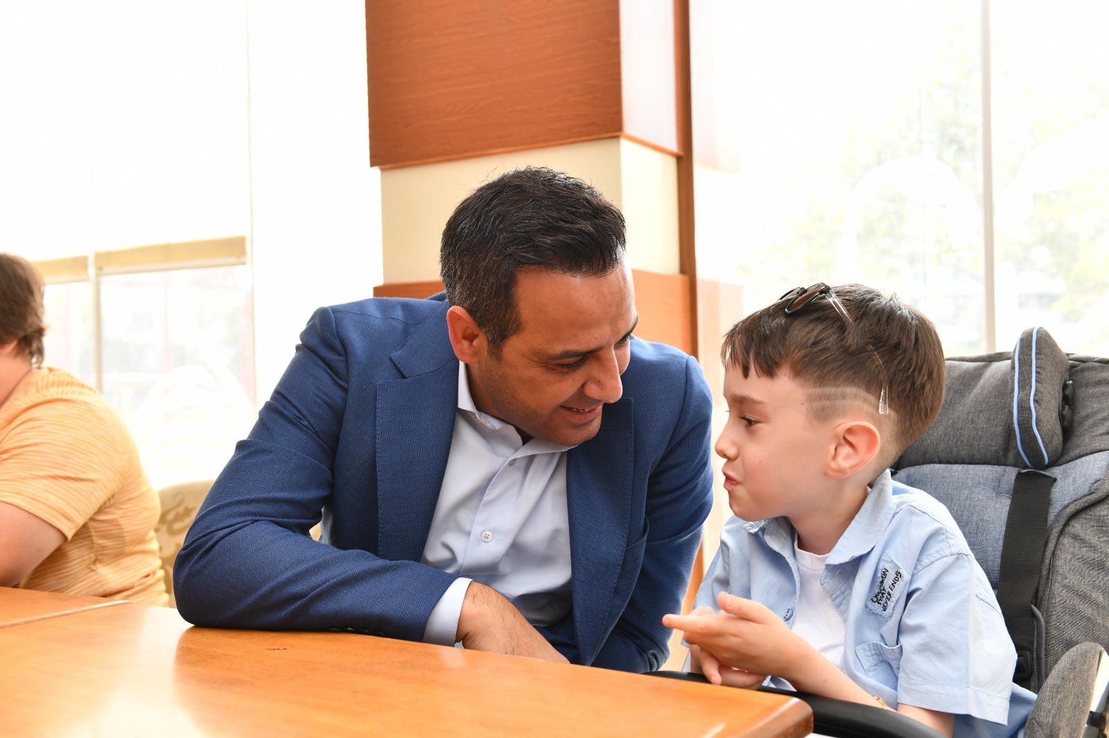 Çiğli'de Başkan Yıldız'dan SMA hastası Doruk'a doğum günü sürprizi