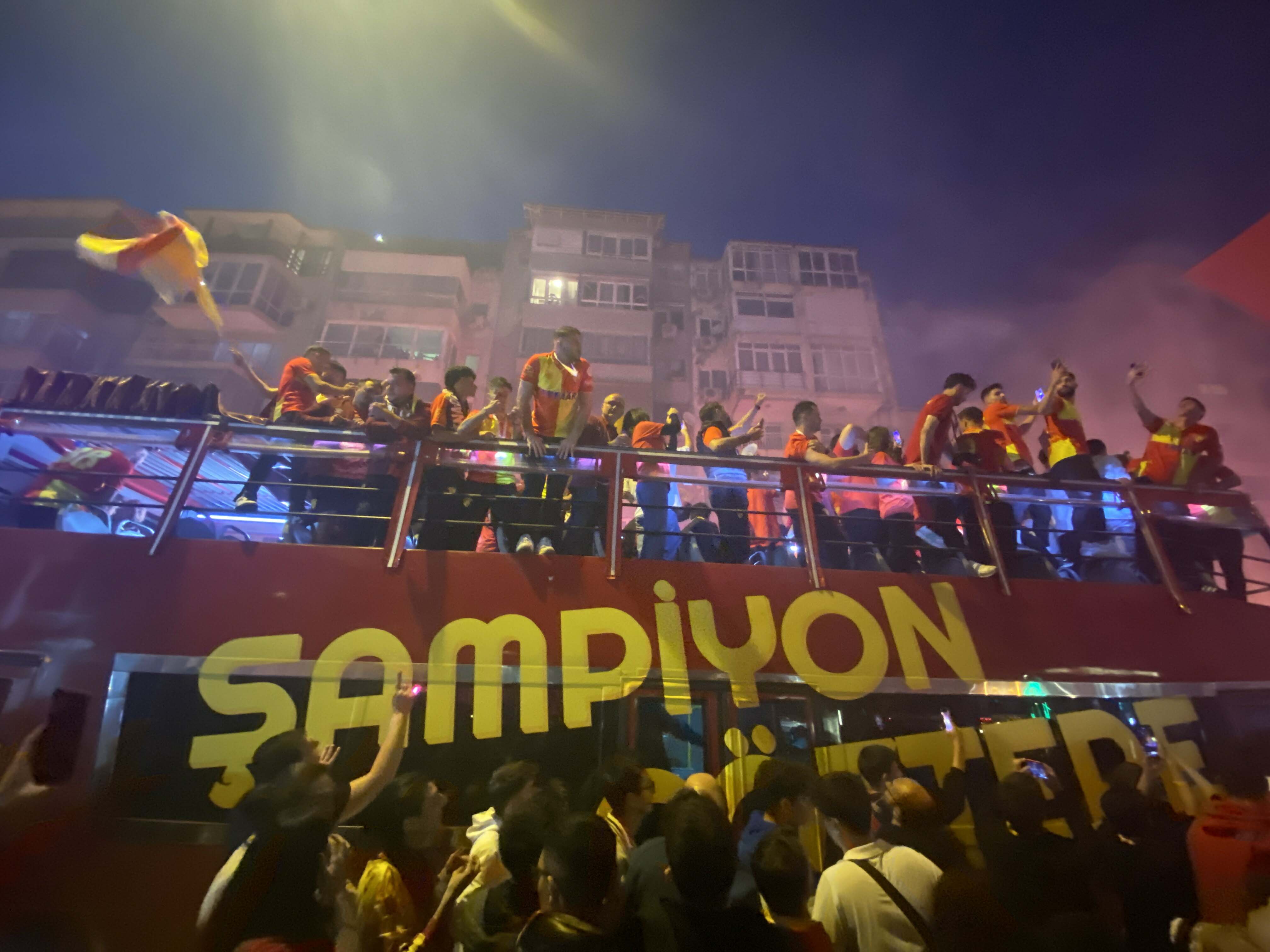 Göztepe’de kutlamalar sabaha kadar devam etti