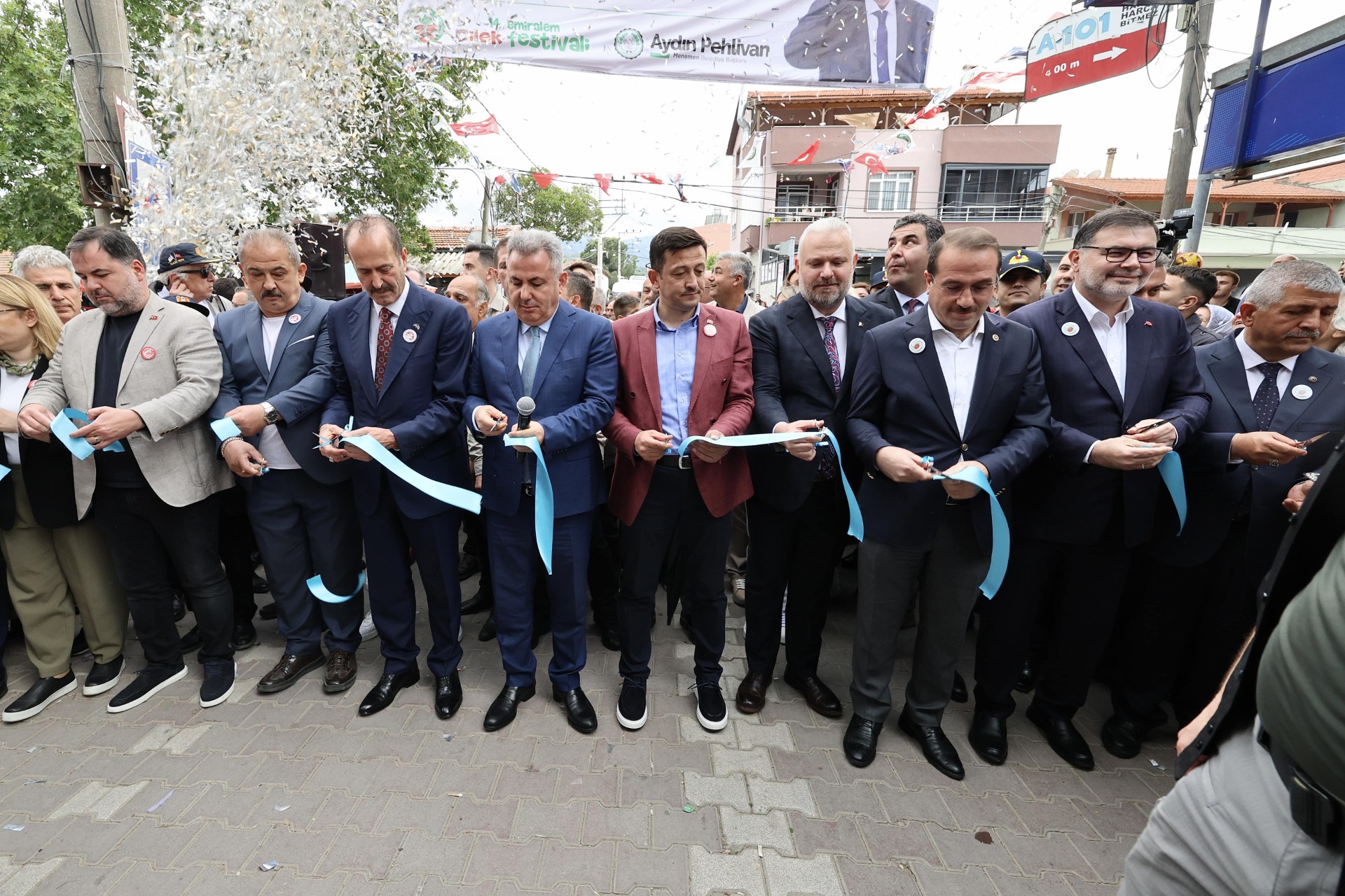 14. EMİRALEM ÇİLEK FESTİVALİ’NE SİMGE DAMGA VURDU