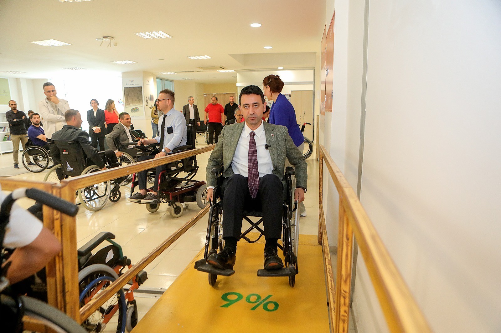 Bayraklı Belediyesi Engelliler Merkezi’ne ‘kırmızı bayrak’