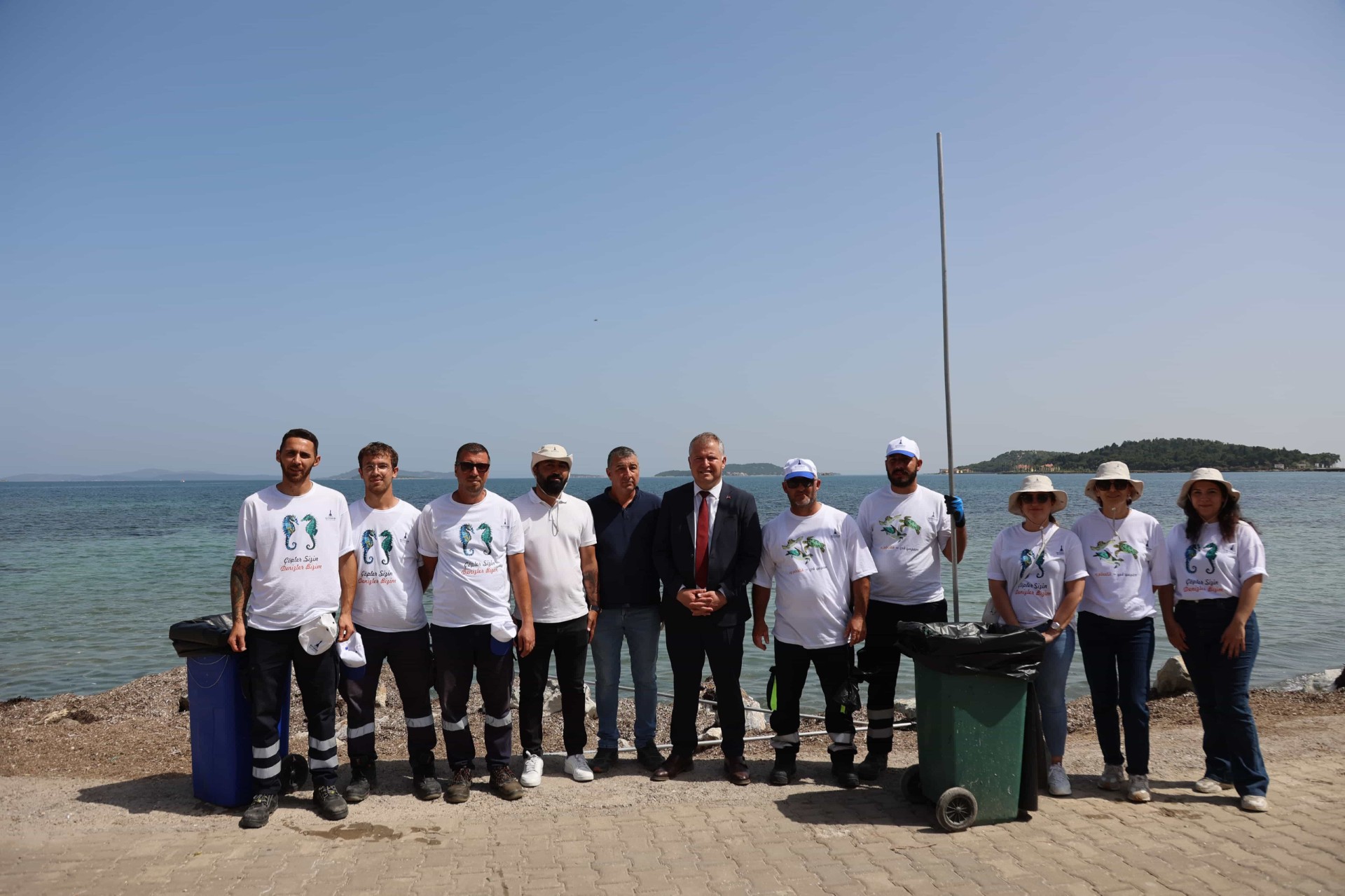 Urla’da kıyı temizleme çalışması gerçekleşti