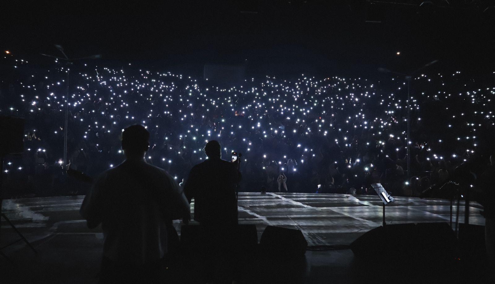 DEÜ'DE BAHAR ŞENLİĞİ COŞKUSU: GECE YOLCULARI SAHNE ALDI