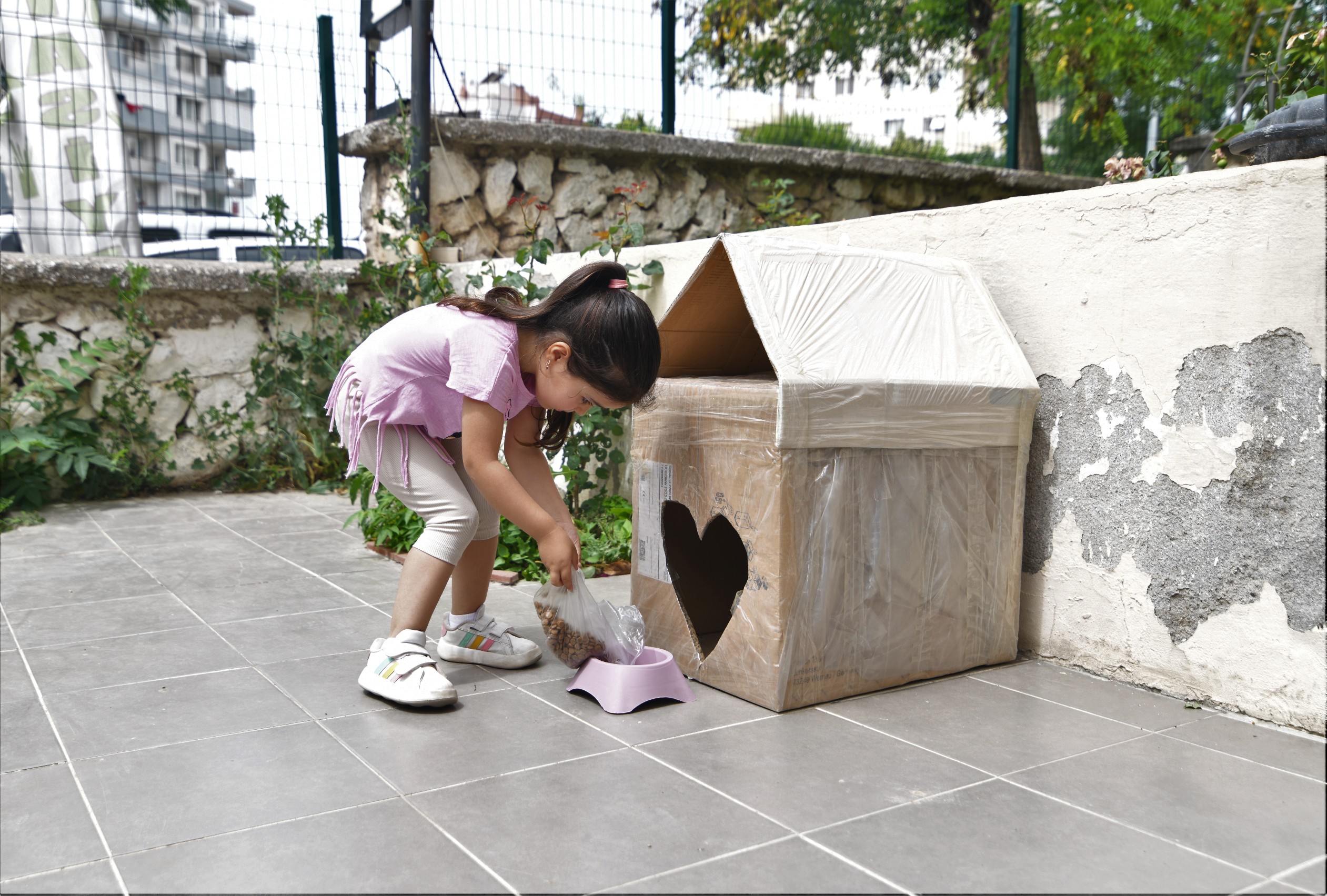 Bornova’da can dostlarına 'minik' dokunuş