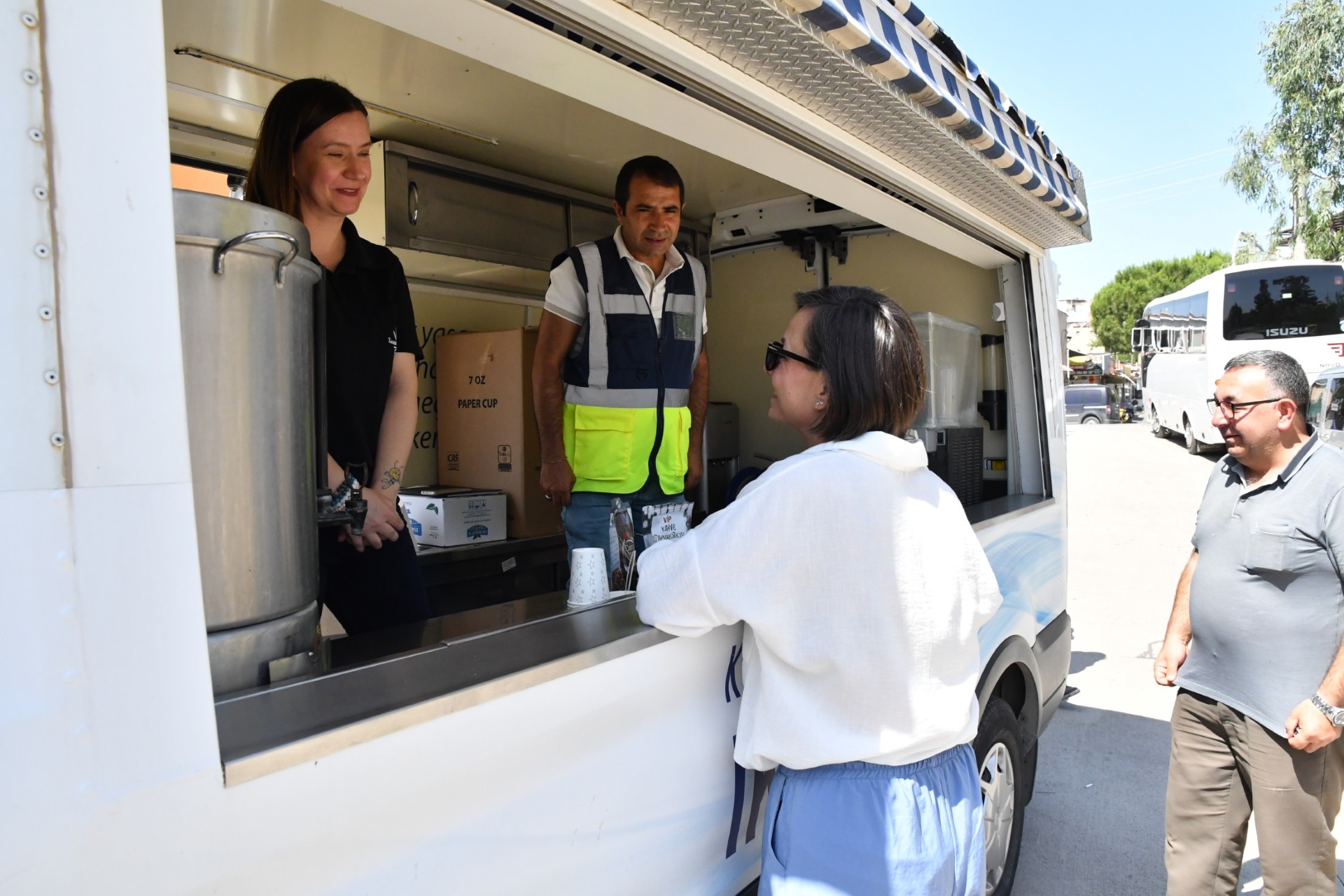 Başkan Kınay LGS’de öğrencileri ve ailelerini yalnız bırakmadı