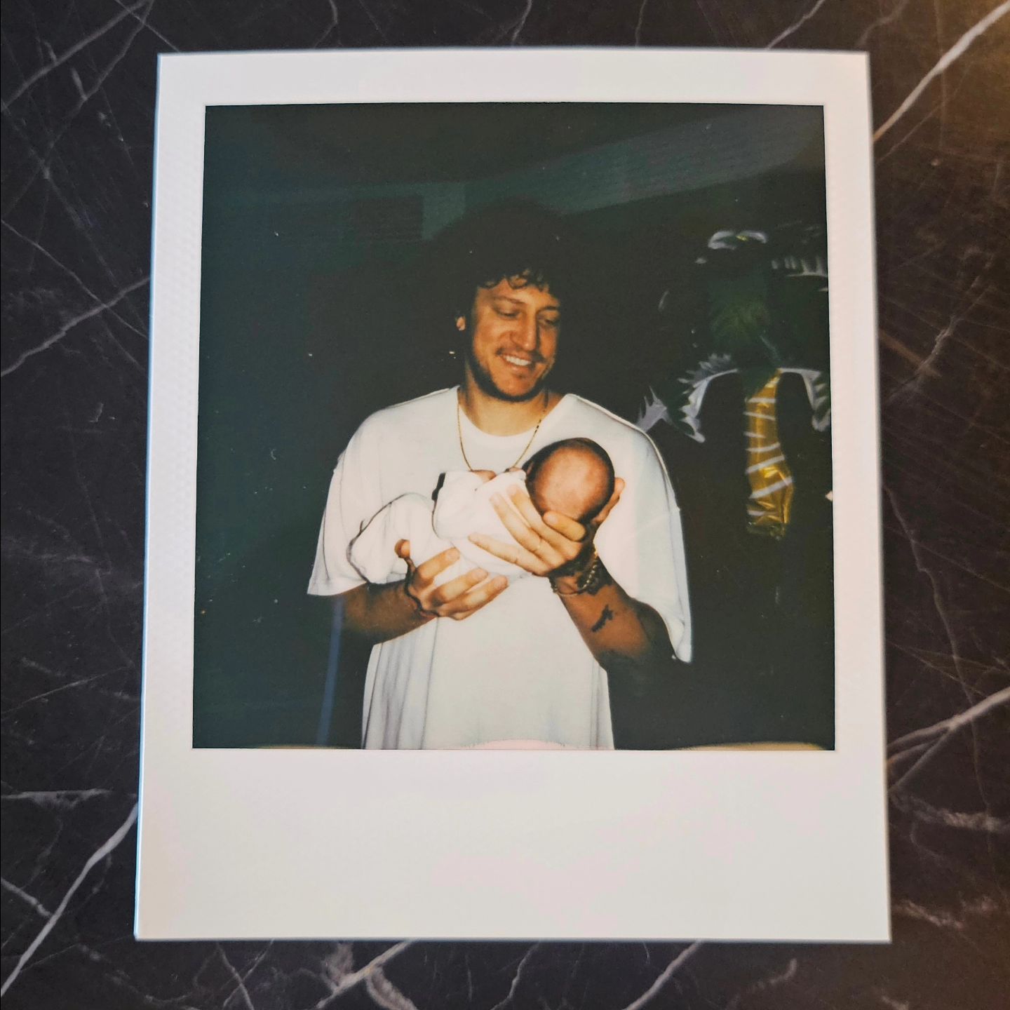 İkinci kez anne olan Müge Boz, bebeğiyle kamera karşısına geçti