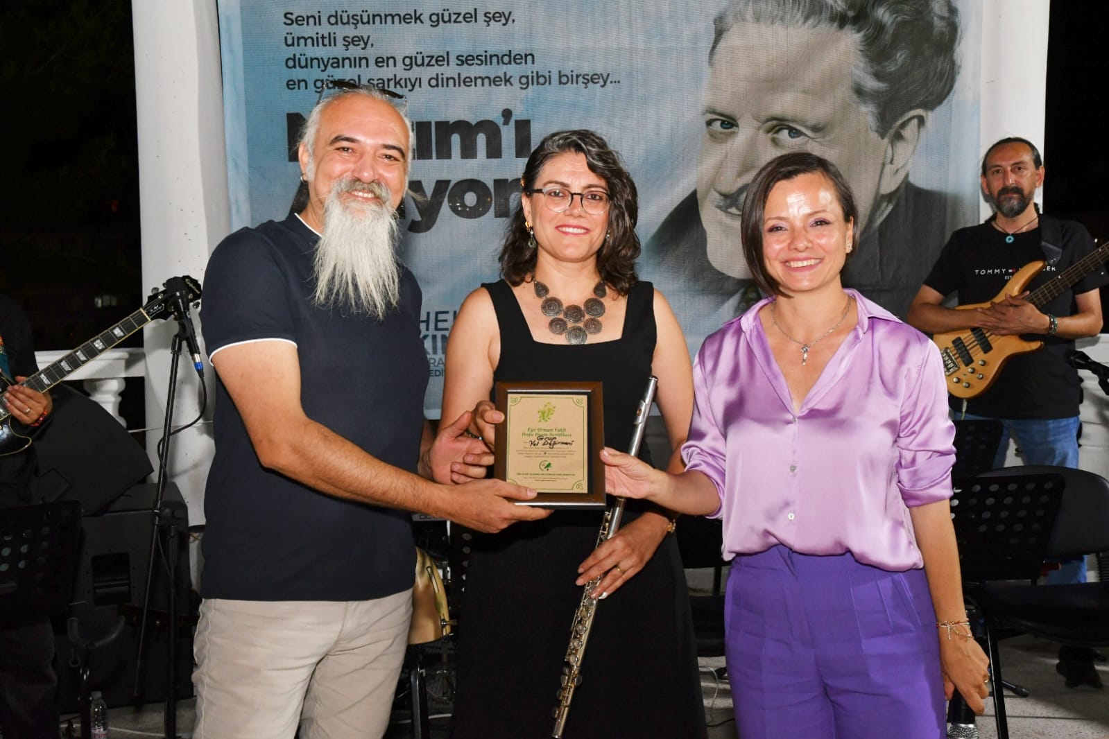 Karabağlar Nazım Hikmet’i onun dizeleriyle andı