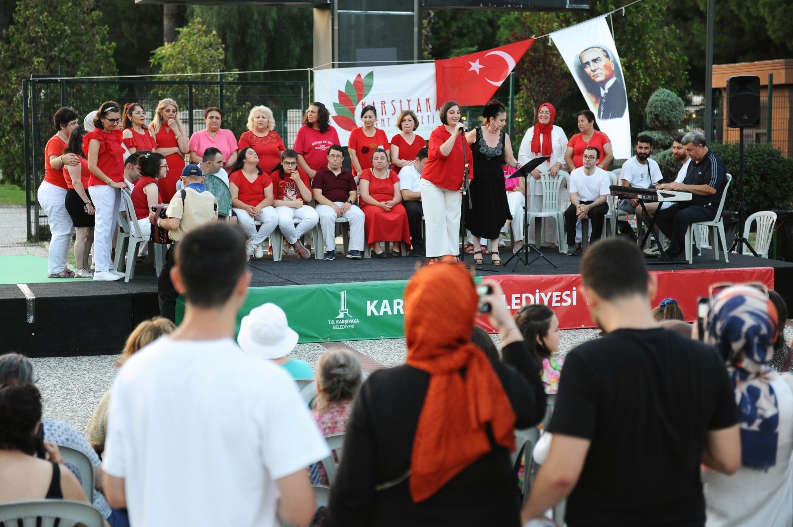 Karşıyaka’nın engel tanımayan gençlerinden renkli gösteriler