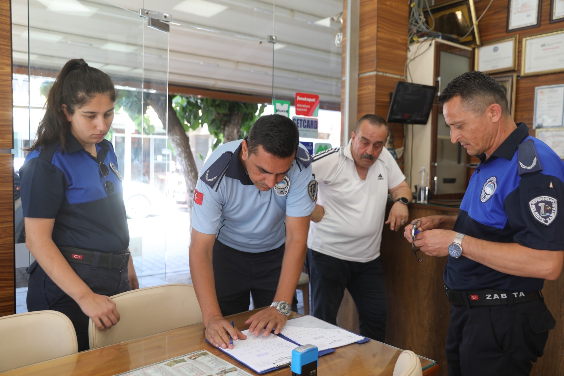 Seferihisar'da zabıtadan bayram öncesi denetim