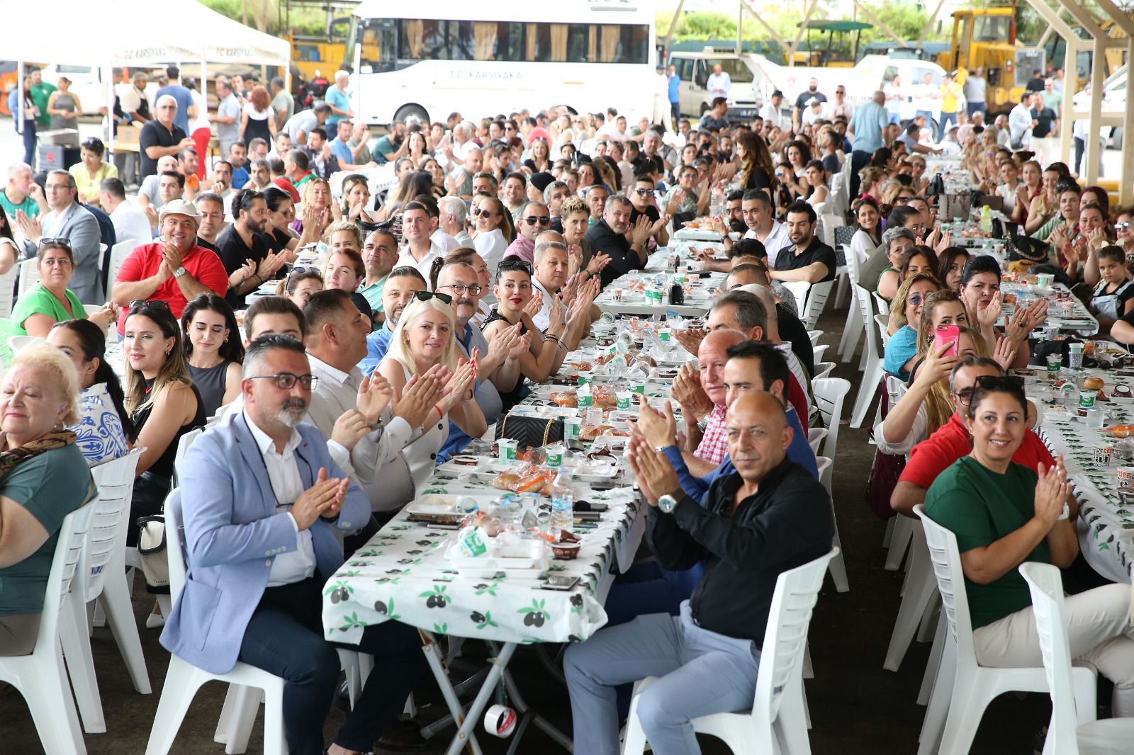 Başkan Ünsal ve yüzlerce emekçi bayram sofrasını paylaştı