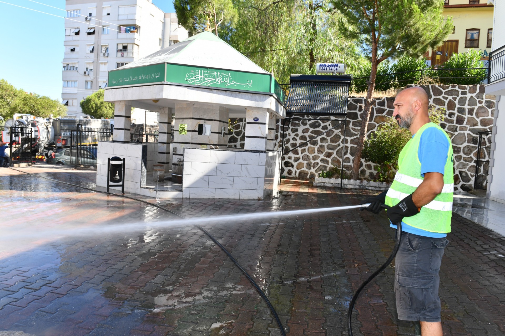 Çiğli’deki İbadethanelerde Bayram Temizliği