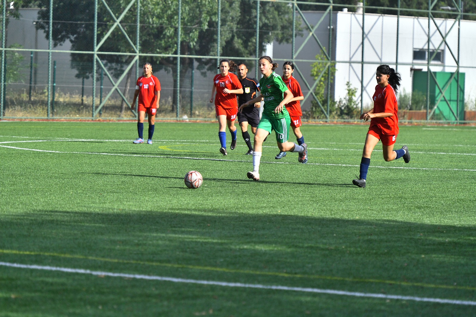 U13-U15 Kız Futbol Ligi'nde ilk düdük çaldı