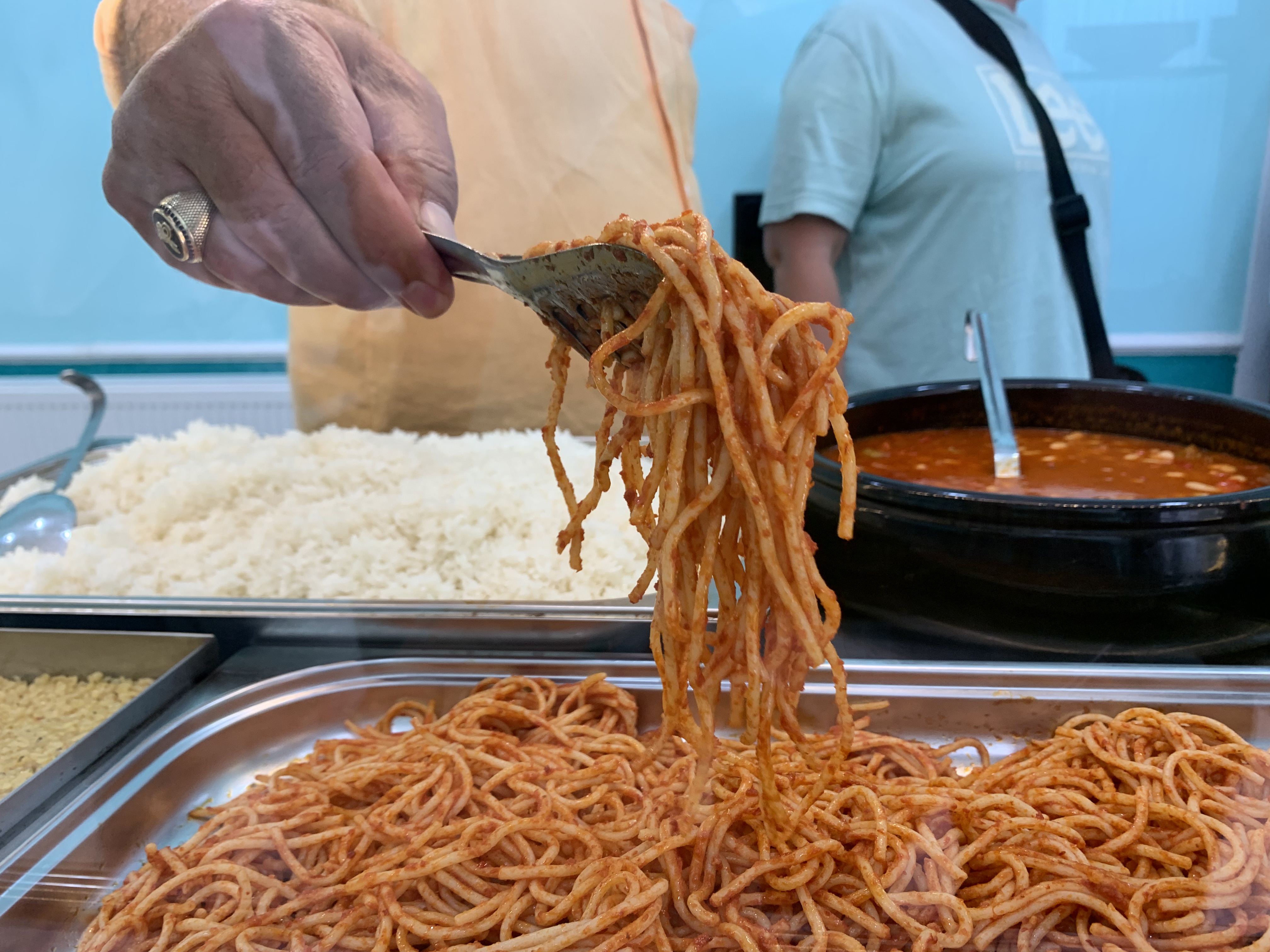 Alsancak'ta Lezzet ve Kalitenin Aile Dostu Buluşma Noktası: "Meş'ale"