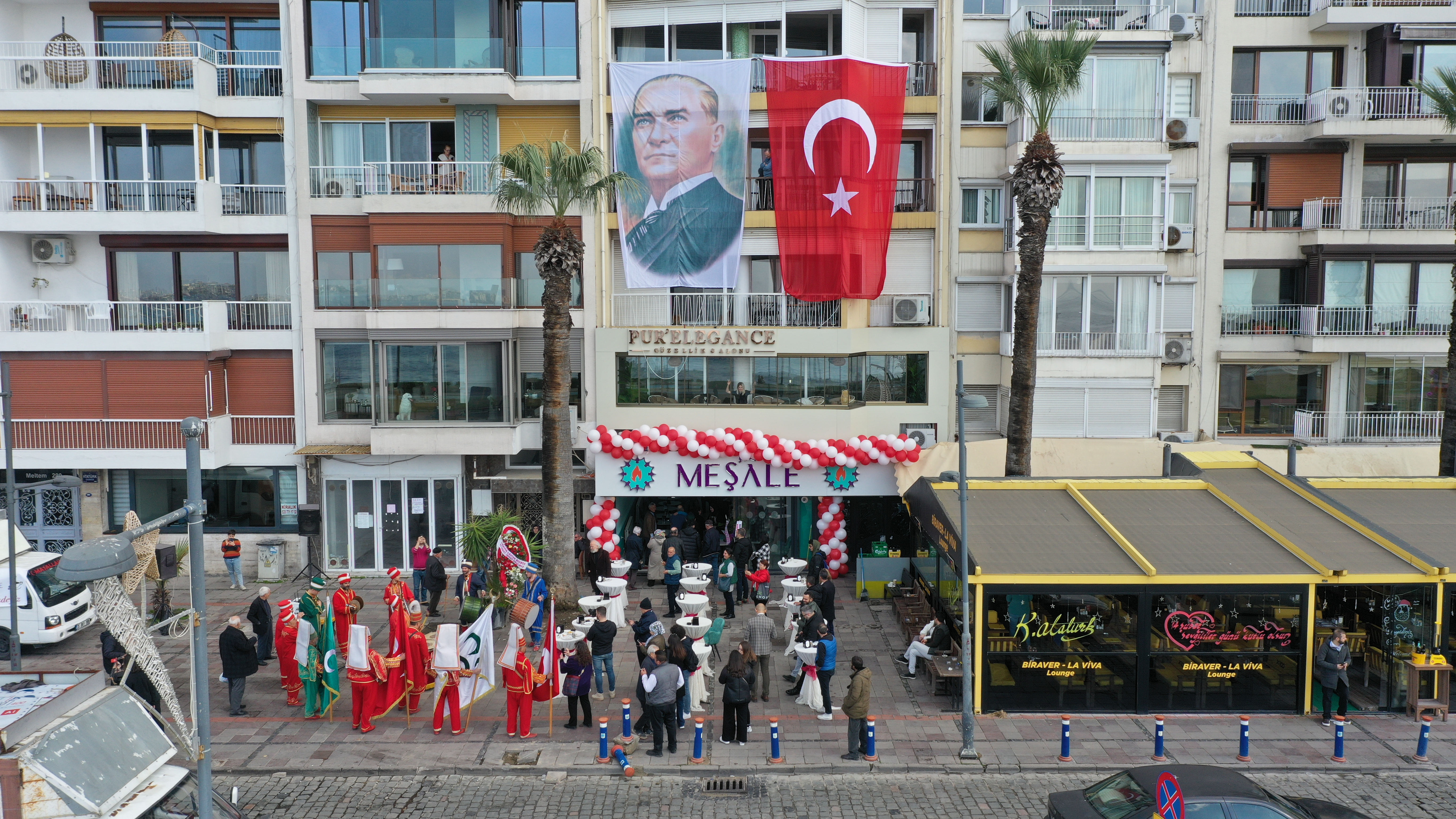 Alsancak'ta Lezzet ve Kalitenin Aile Dostu Buluşma Noktası: "Meş'ale"
