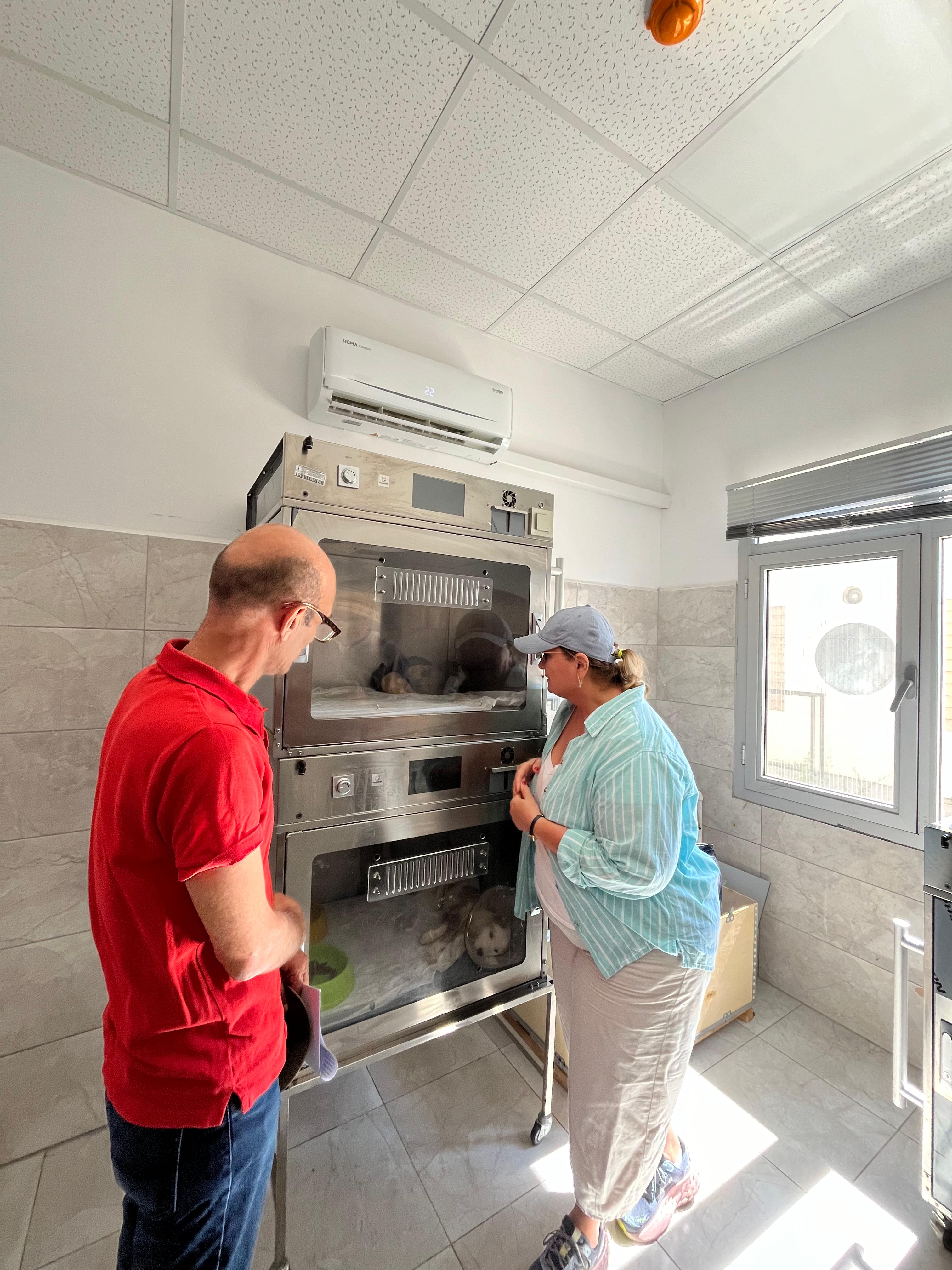 Büyükşehir ekipleri can dostları yangından korudu