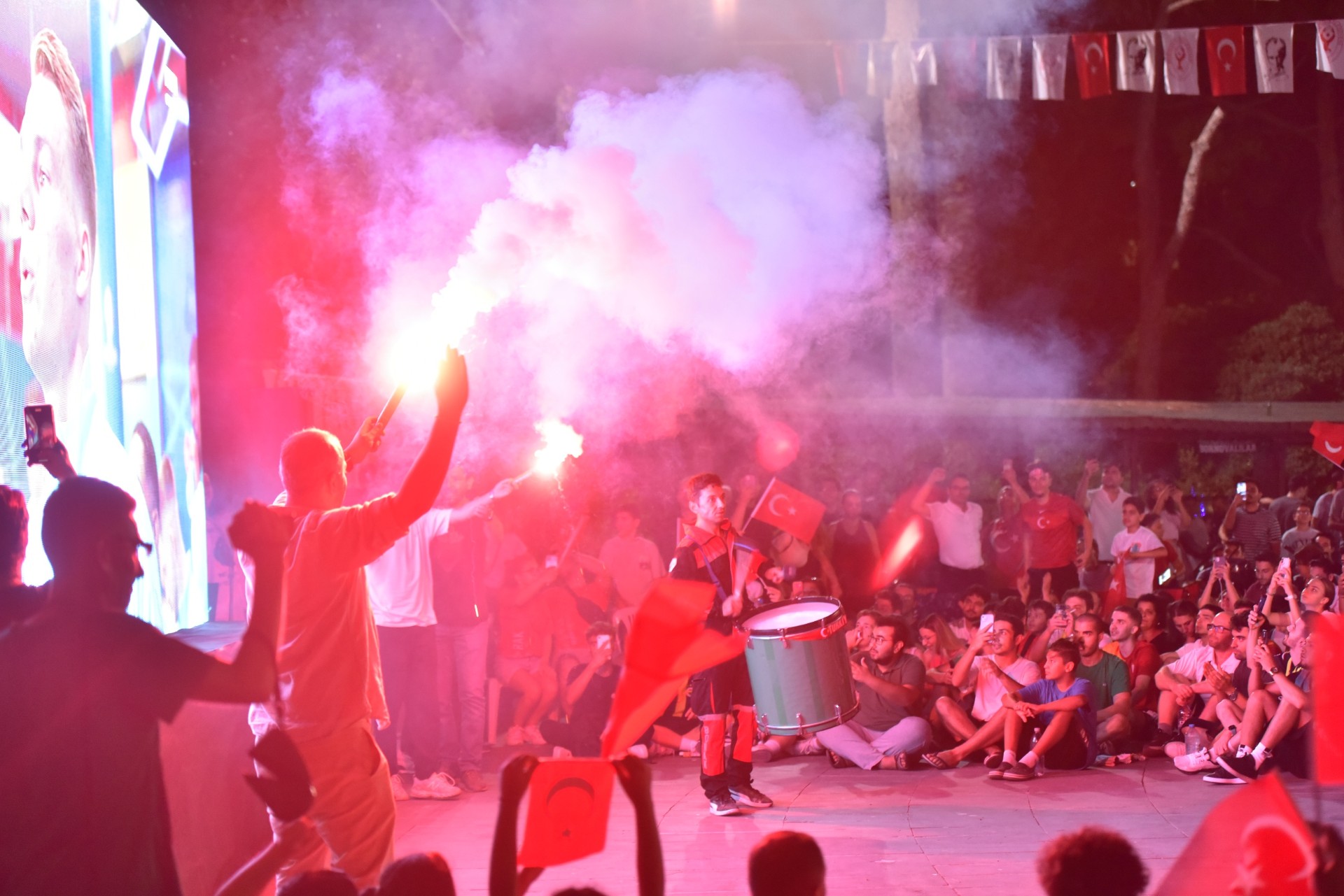 Milli heyecan Bornova'da bir başka yaşanıyor